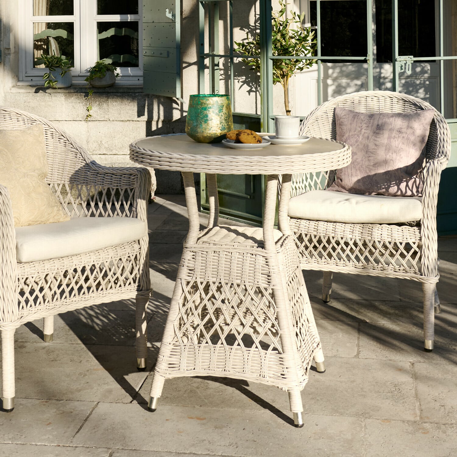 Table Solavine Ensemble de mobilier de jardin en rotin blanc avec coussins et table pour terrasse ou balcon
