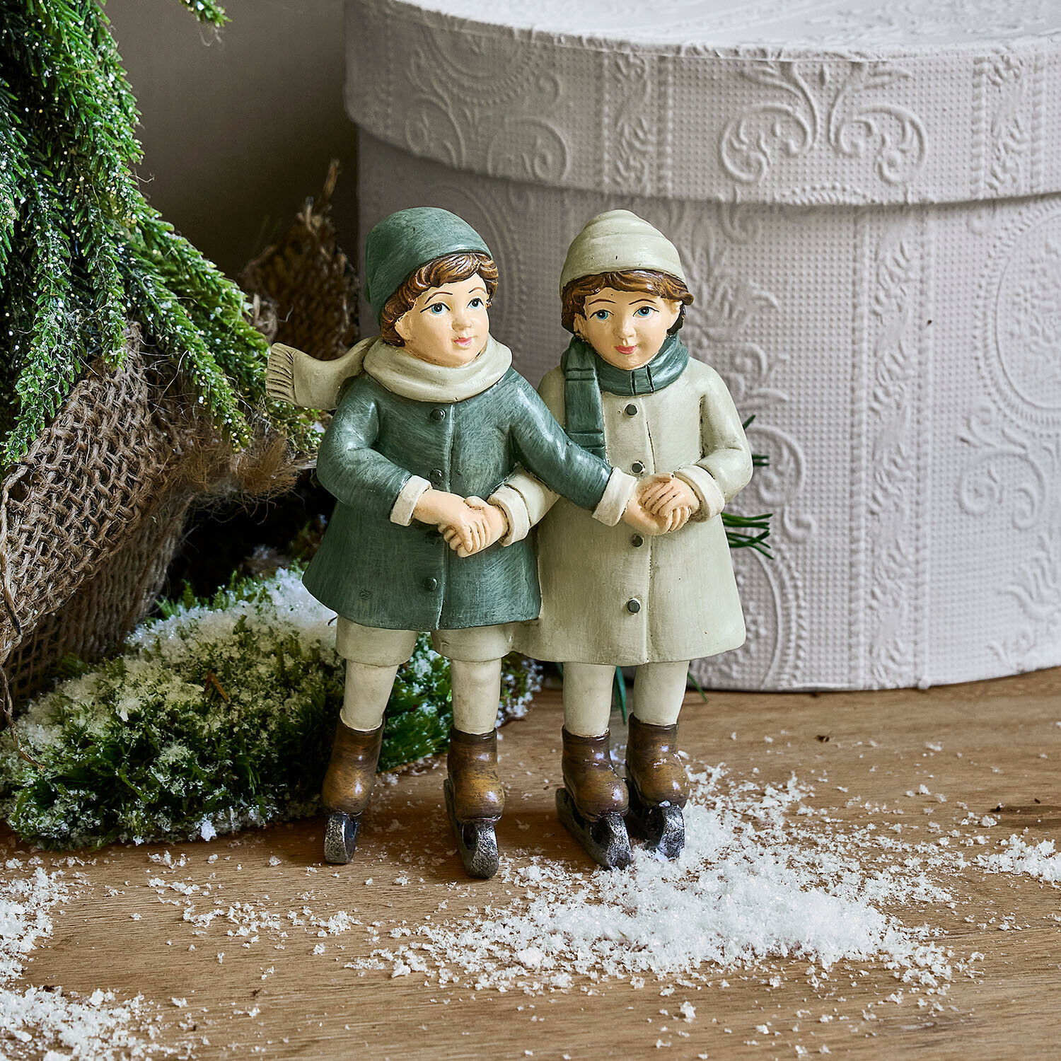 Decoratieve kindjes met schaatsen Jerries Decoratieve kindjes met schaatsen Jerries