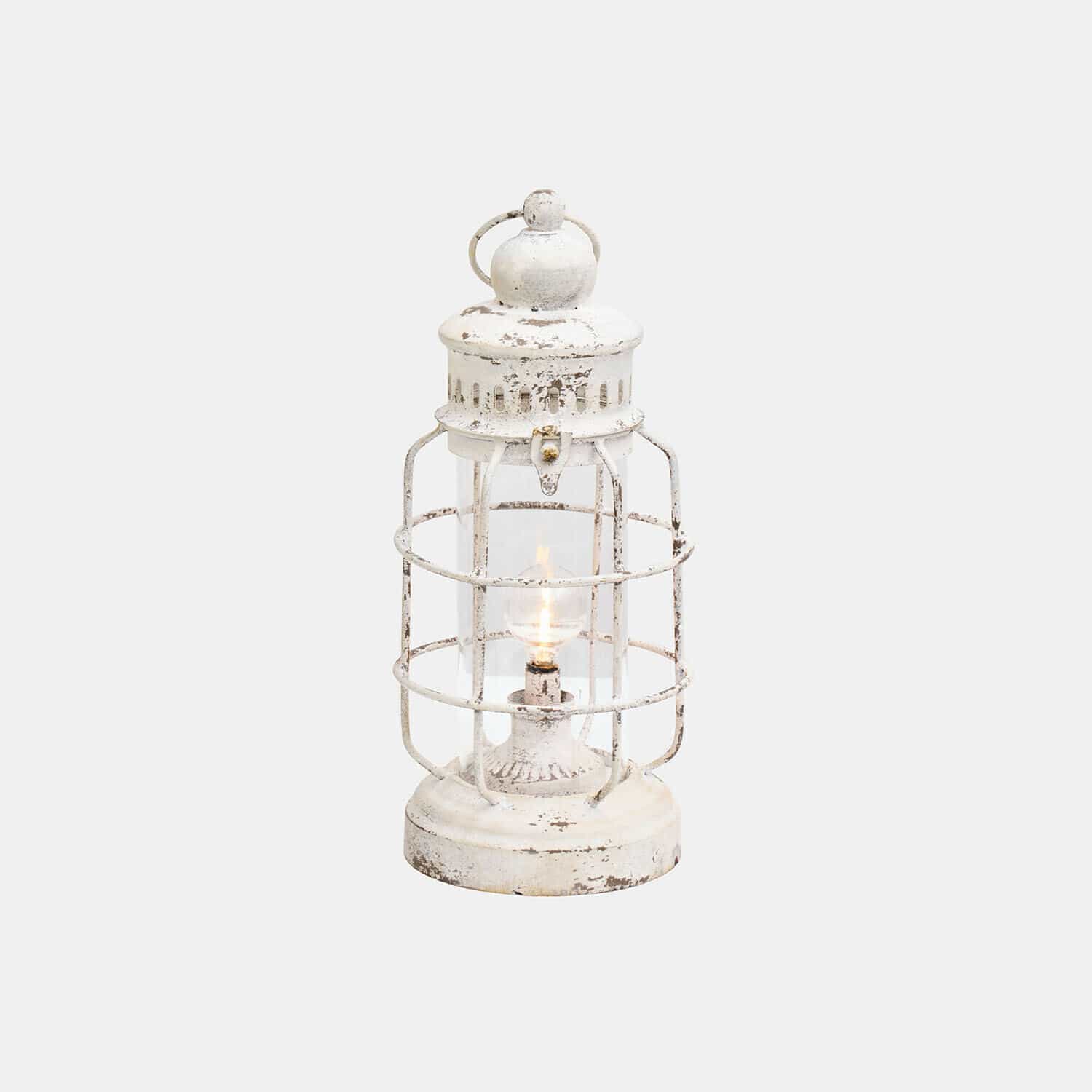 Witte metalen lantaarn met verouderde look en glazen kap met gloeilamp, interieurdecoratie