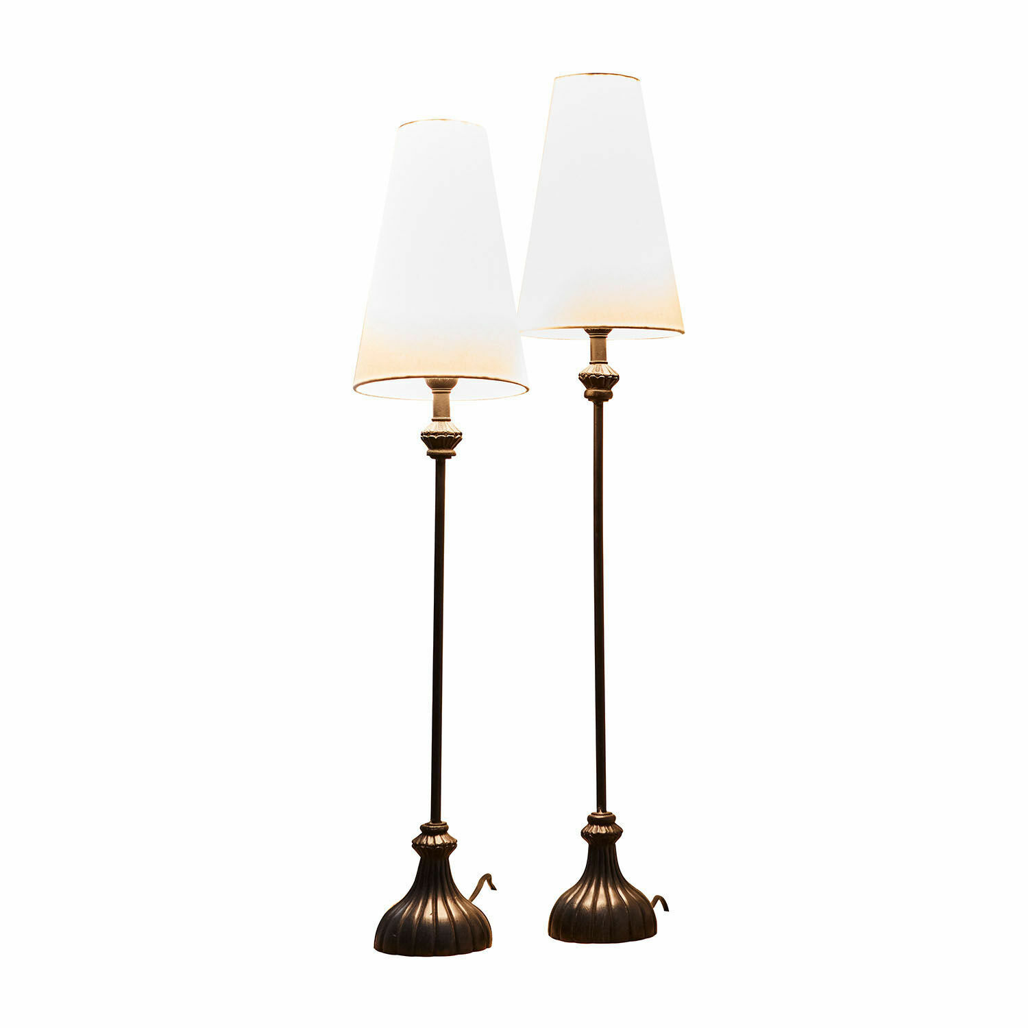 Tafellamp set van 2 Ambrosse Set van twee staande lampen met bruine metalen voet en witte lampenkappen, sfeerverlichting