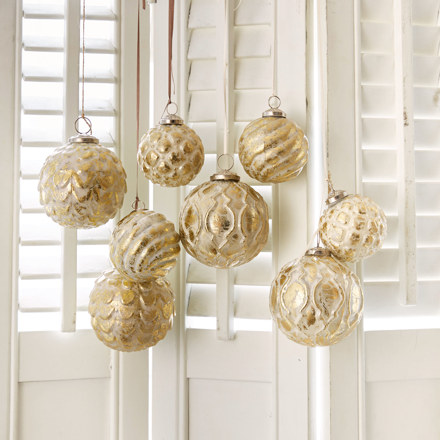 Kerstversiering set van 8 Imogen Set gouden glazen kerstballen met verschillende patronen voor huisdecoratie