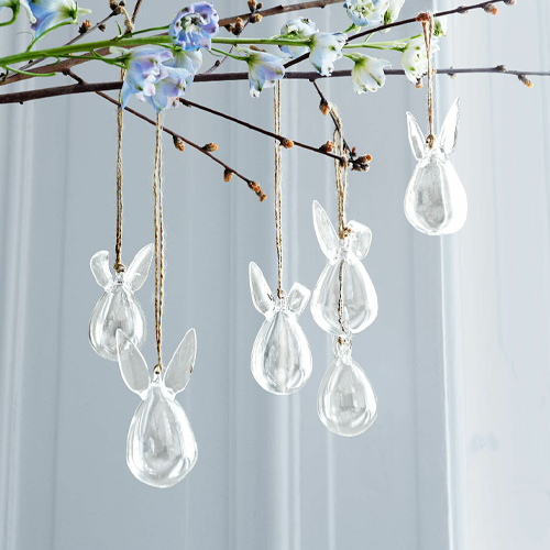Glazen engelvormige hangers aan touwtjes, lentehuisdecoratie