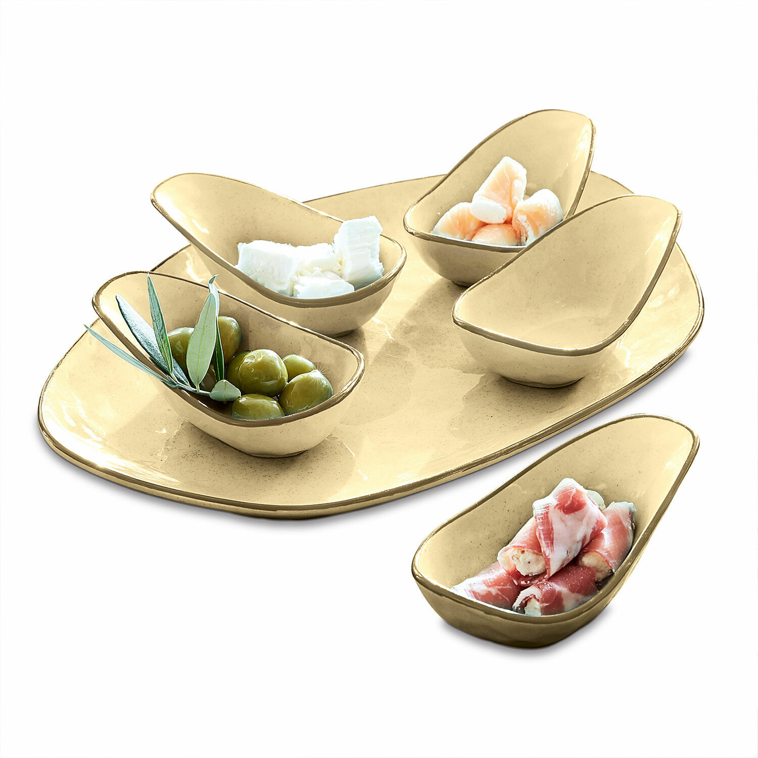 Ensemble de bols et plateau en céramique beige pour servir des amuse-gueules et olives