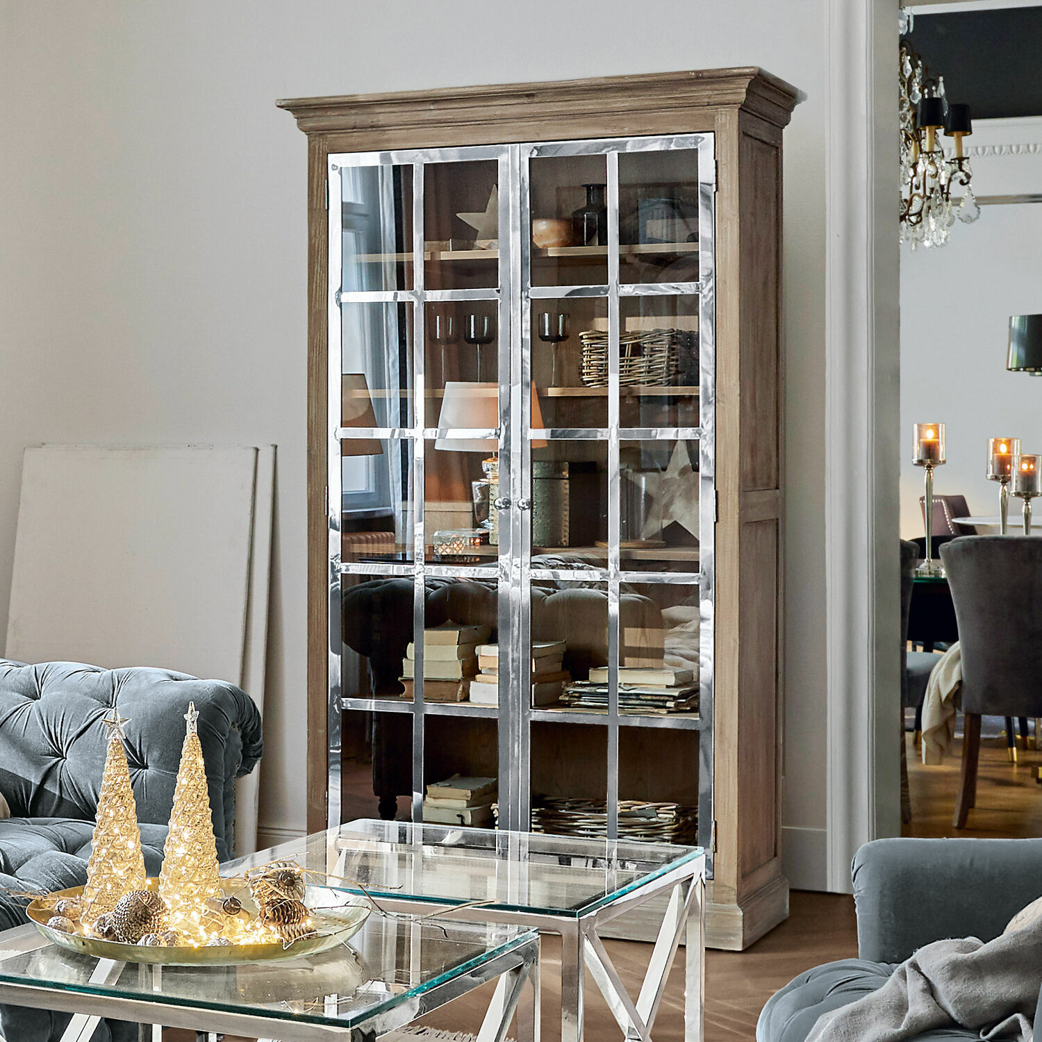 Kast Keyport Houten vitrinekast met metalen deuren en planken, decoratieve kast in industriële stijl voor woonkamer