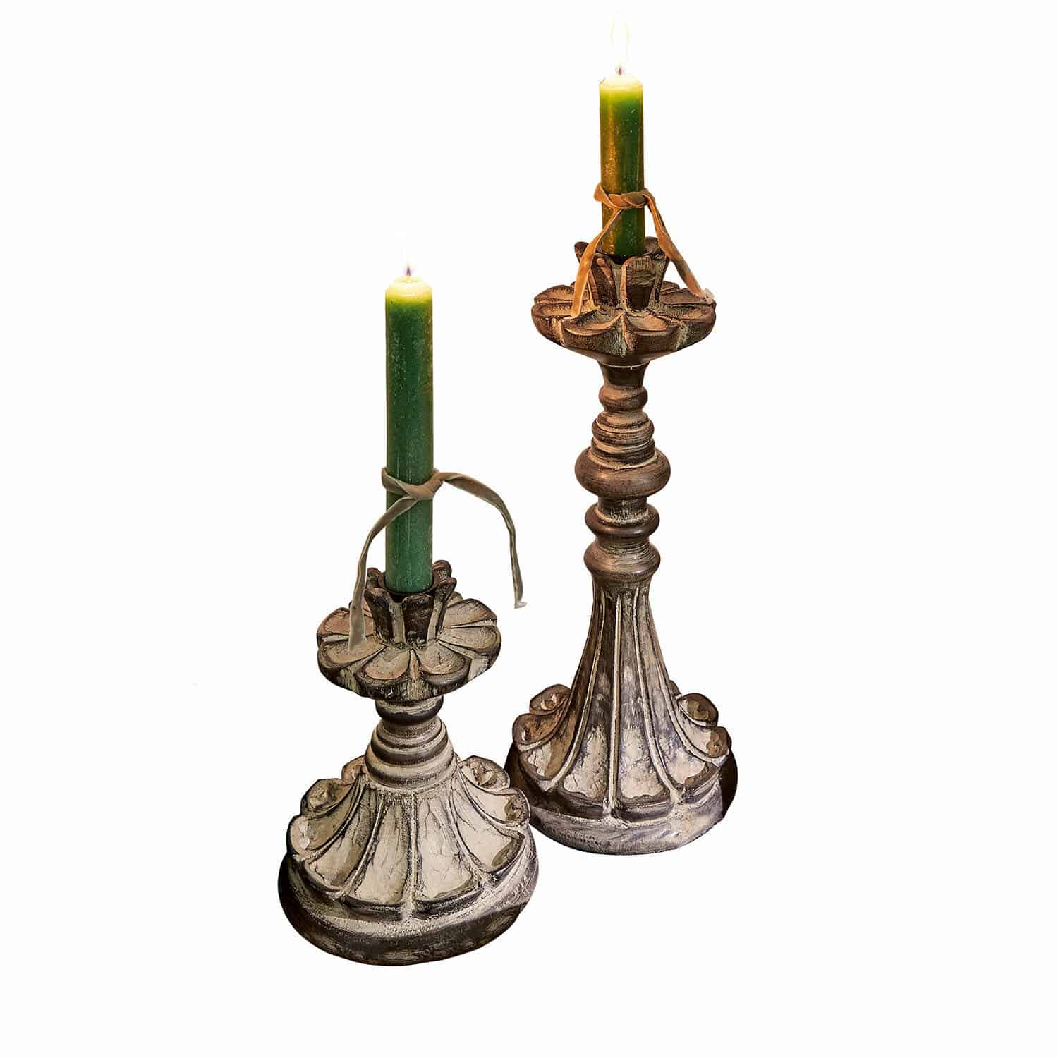 Kaarsenhouder set van 2 Tocantins Set van twee decoratieve houten kandelaren in antiek bruin met groene kaarsen