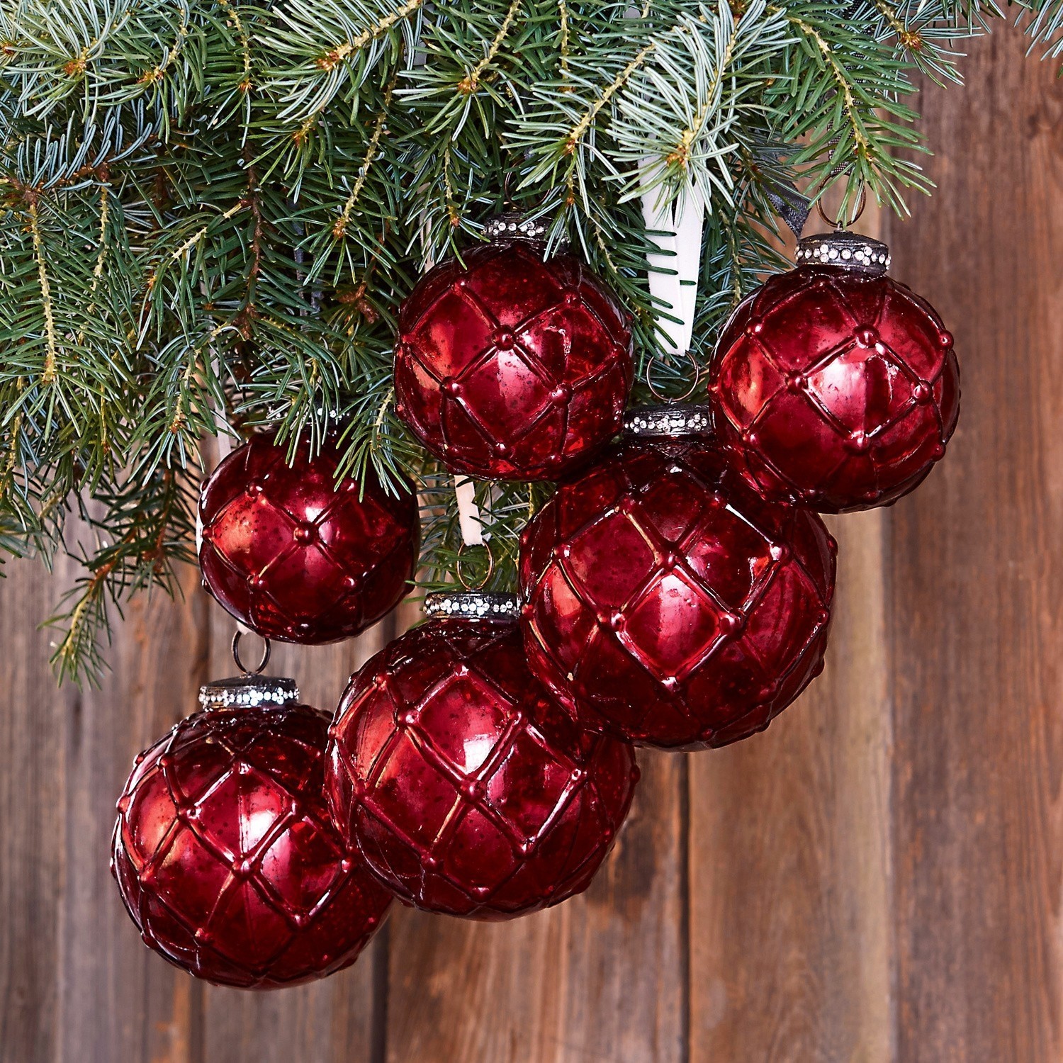 Kerstversiering set van 6 Roubi Set rode glazen kerstballen met ruitpatroon aan dennentak, feestelijke kerstdecoratie