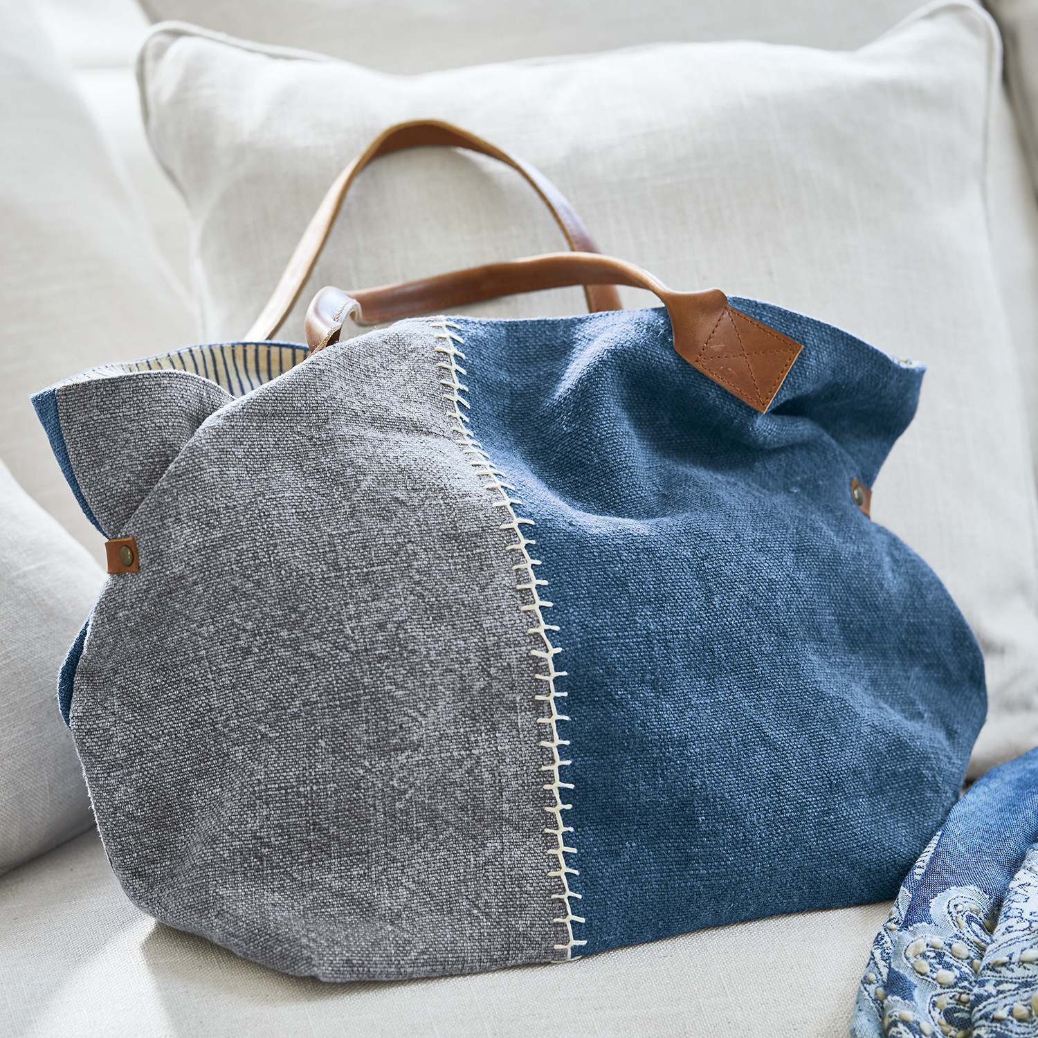 Tas Deux-Parts Tas van blauw en grijs textiel met bruine leren handvatten, stijlvolle boodschappentas