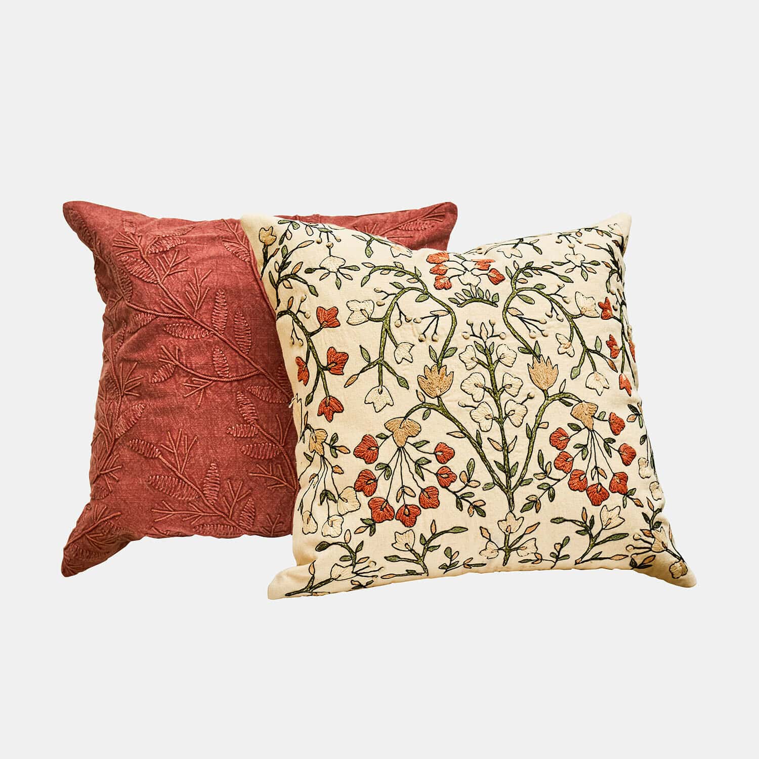 Kussenhoes set van 2 Calévine Set van twee decoratieve kussens met geborduurd bloemenpatroon en rood bladmotief