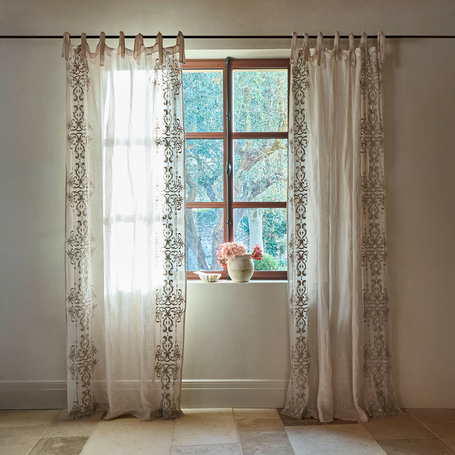 Gordijn Damienie Transparante beige linnen gordijnen met decoratief patroon, licht en stijlvol voor woonkamer