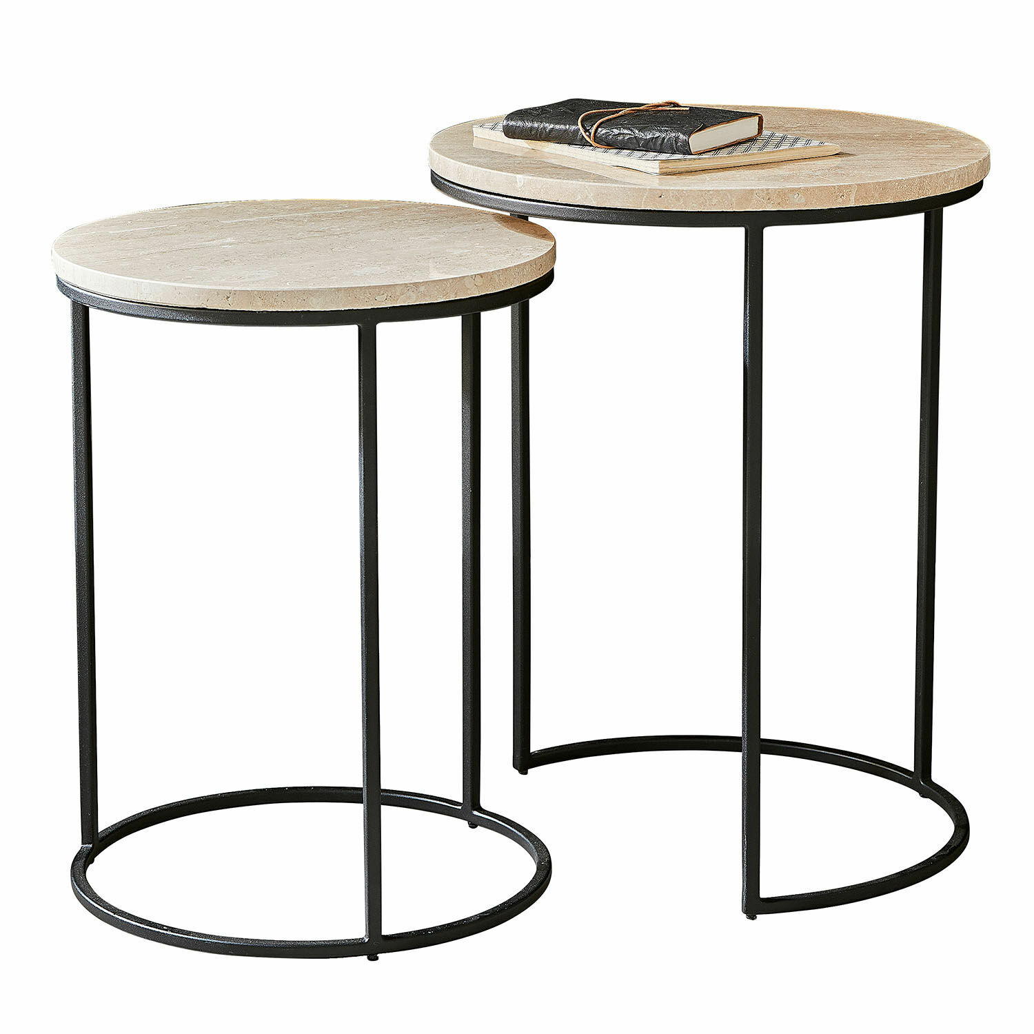 Bijzettafel set van 2 Émorieux Set van twee ronde tafels met beige marmeren blad en zwarte metalen onderstel