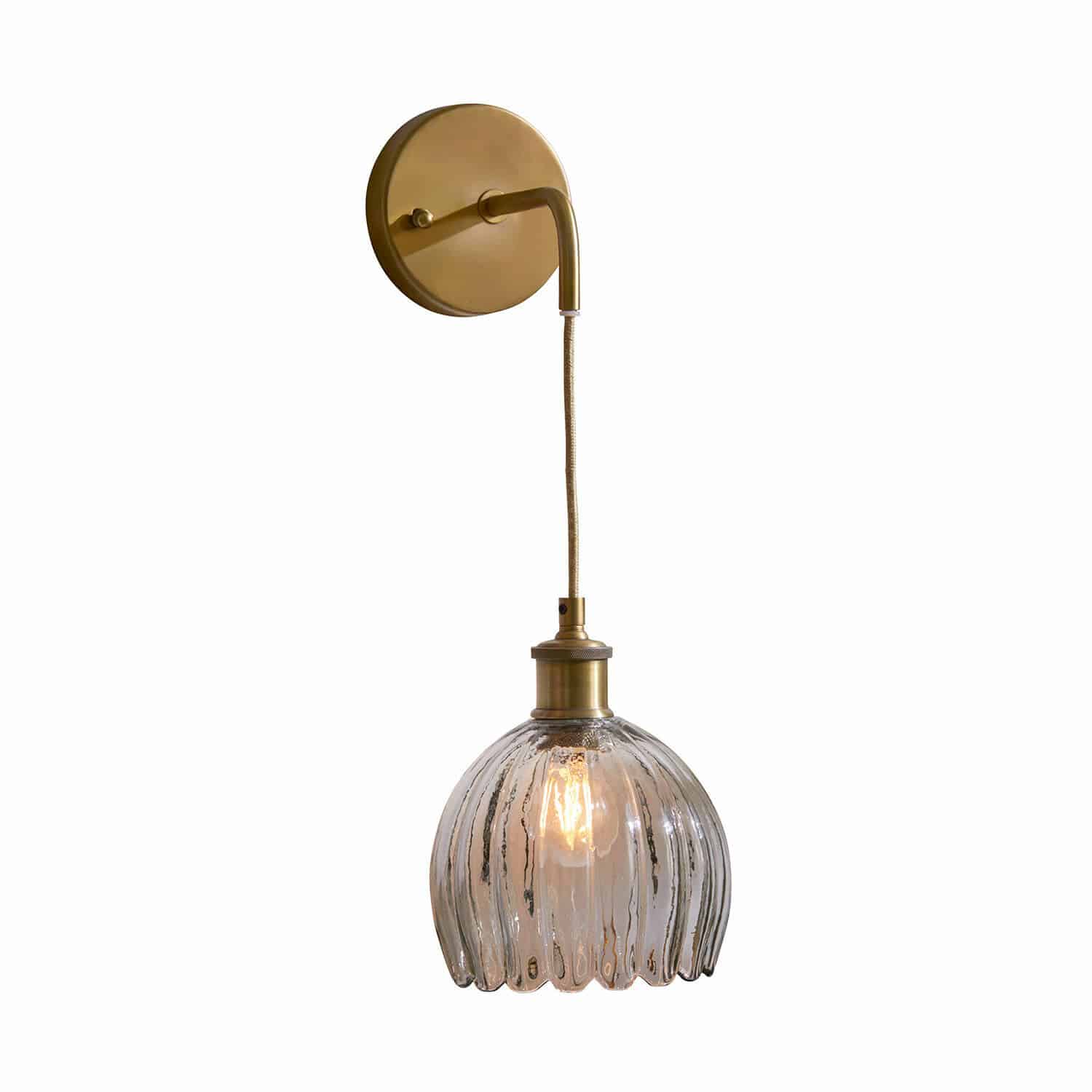 Wandlamp Druaila Wandlamp van messing met doorzichtige gegolfde glazen kap, decoratieve wandlamp in vintage stijl