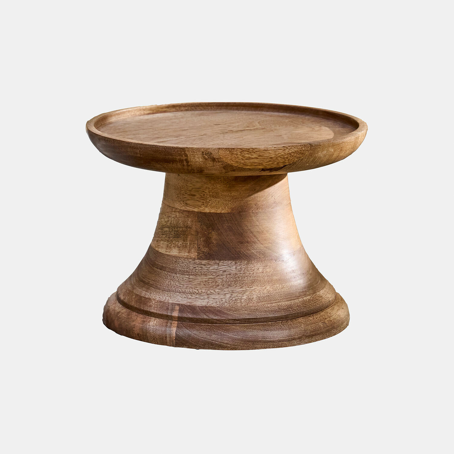 Ronde bijzettafel van mangohout in natuurlijke kleur, eenvoudig ontwerp voor woonkamer of terras