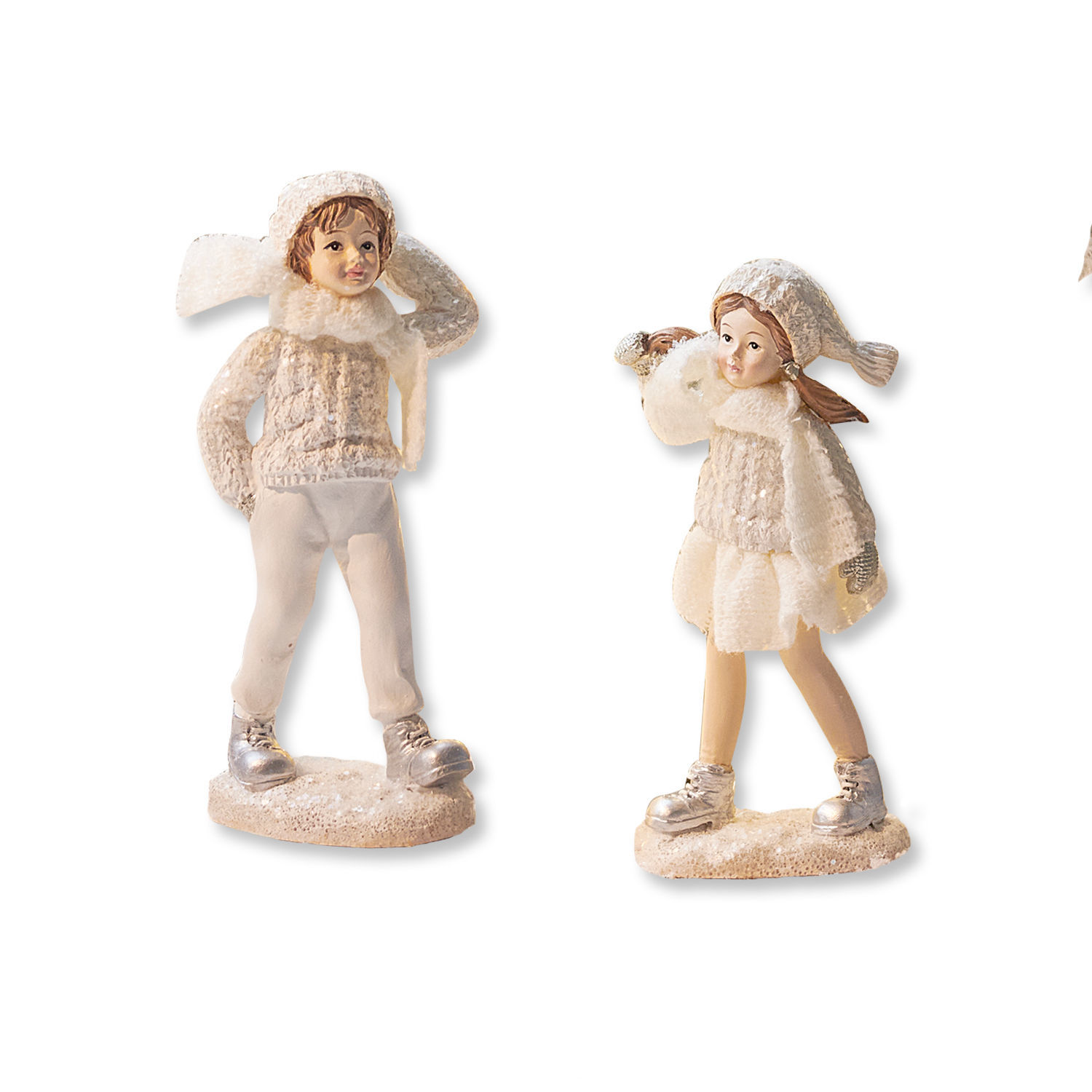 Figurines d'enfants en vêtements d'hiver crème pour décoration festive hivernale