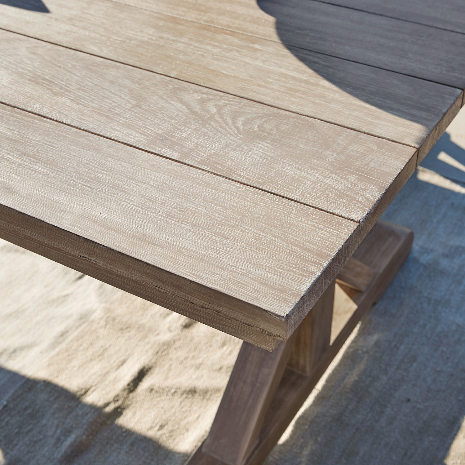 Table FSC®-100% Graslin