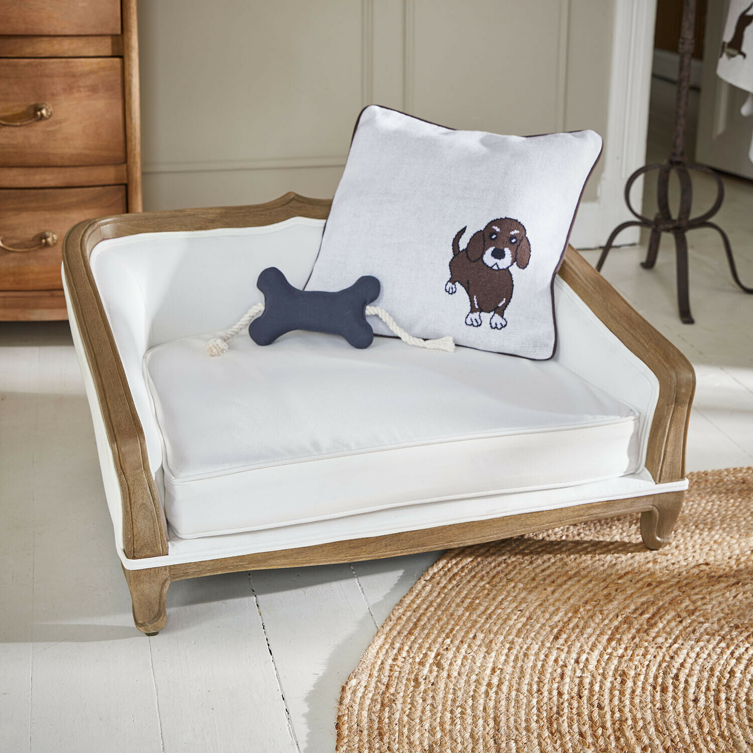 Canapé pour animaux Whisley Panier en bois avec coussin blanc et coussin décoratif chien, lit confortable pour animaux domestiques