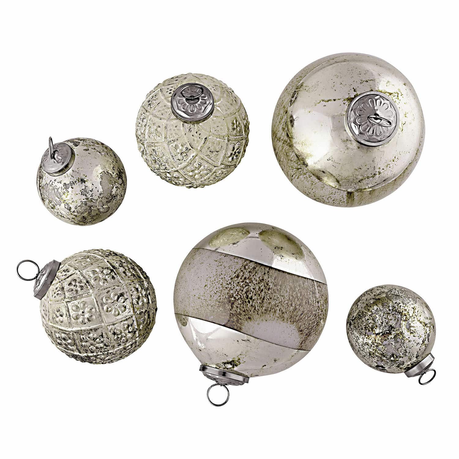 Kerstballen set van 6 Ephyriel Set van zes decoratieve zilverkleurige glazen kerstballen met metalen haken