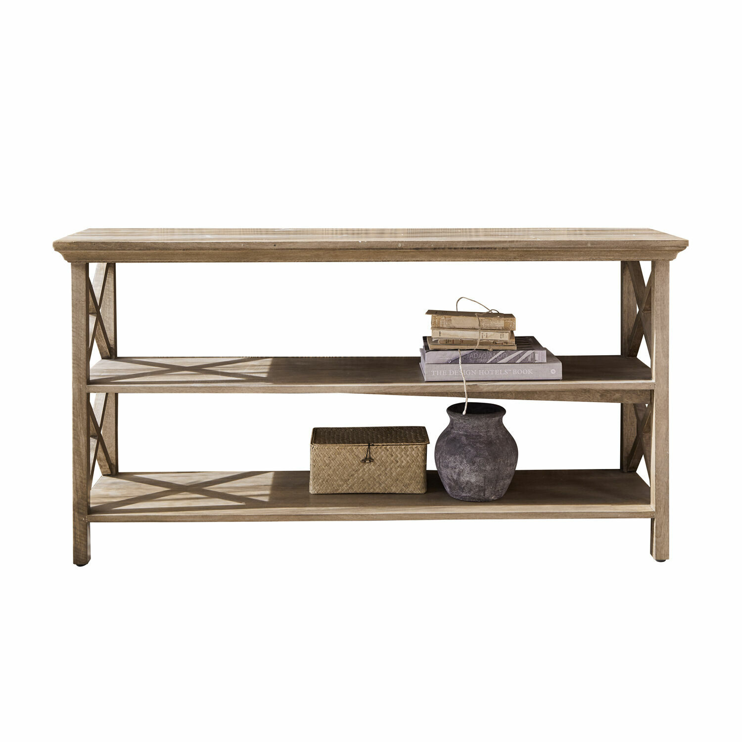 Console Vélu Console en bois naturel avec deux étagères, décorée de livres et d'un vase gris foncé