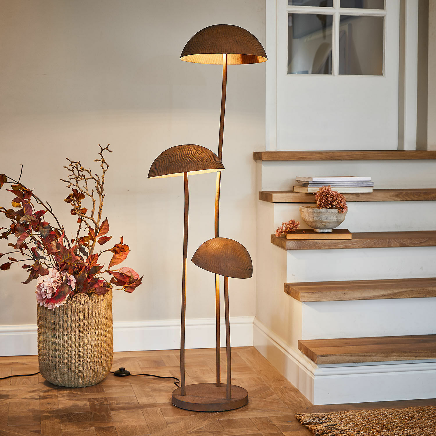 Staande lamp Harvelle Driearmige vloerlamp van metaal in roestkleur, decoratieve verlichting voor woonkamer.