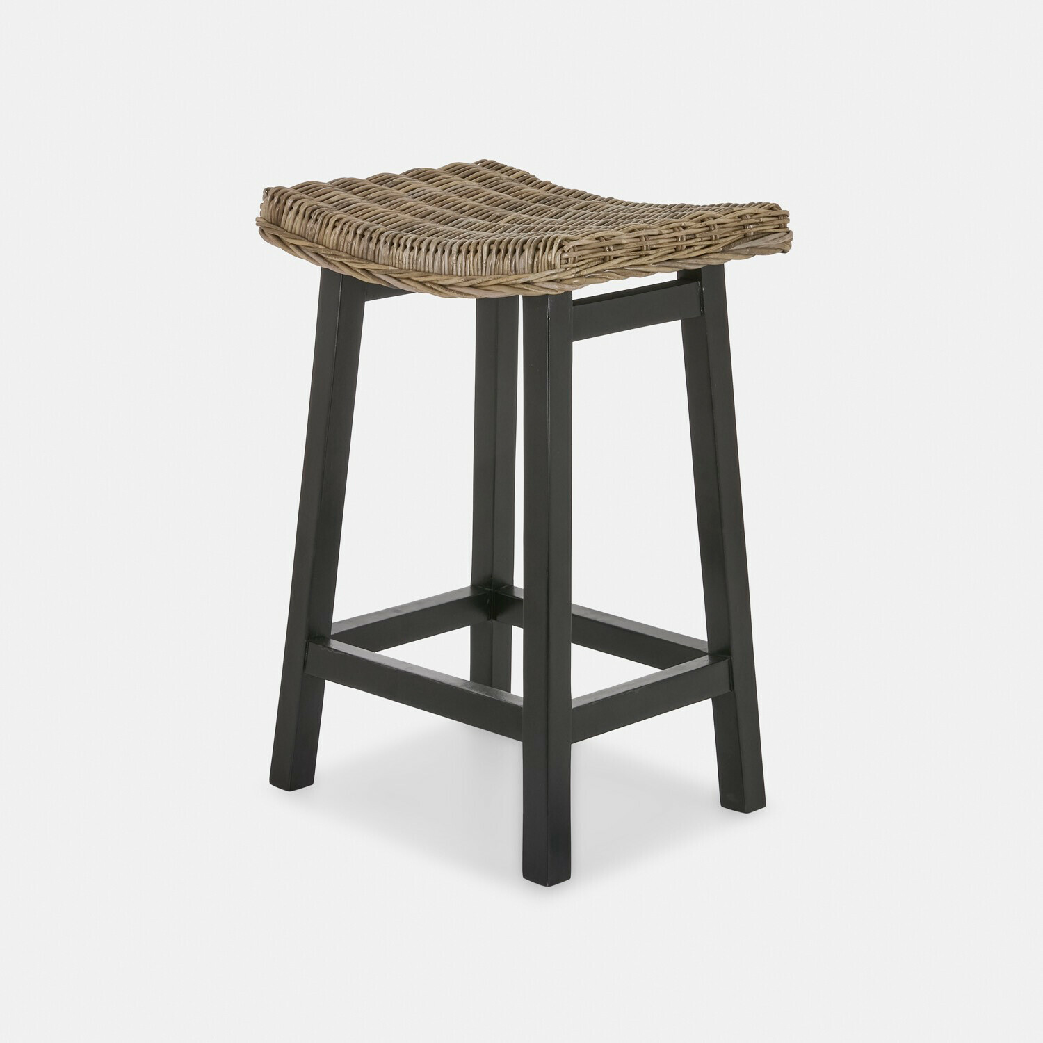 Tabouret Arovian Tabouret de bar avec pieds noirs et assise en rotin tressé marron, meuble de cuisine moderne