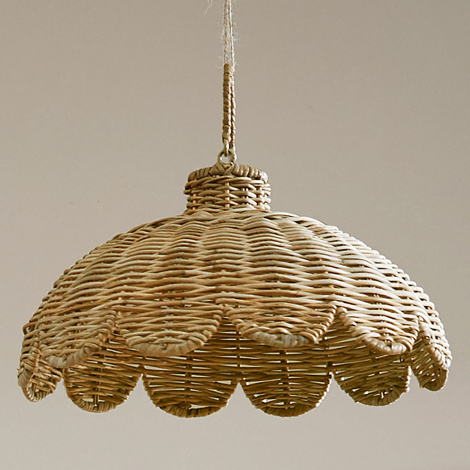 Lampenkap Glyndon Hanglamp van natuurlijk riet met golvende rand, decoratief interieurverlichtingsobject
