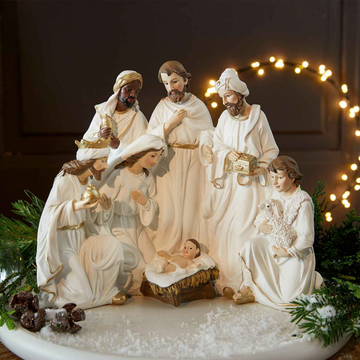 Kerststalfiguren Kanem Witte keramische kerststalfiguren met de Drie Koningen en het kindje Jezus voor kerstdecoratie