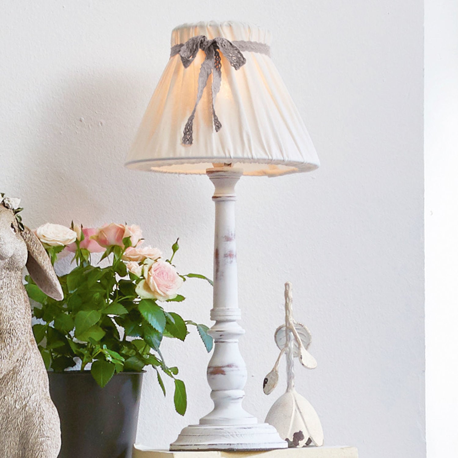 Tafellamp Valentin Witte tafellamp met stoffen kap en decoratieve strik, vintage stijl voor woonkamer