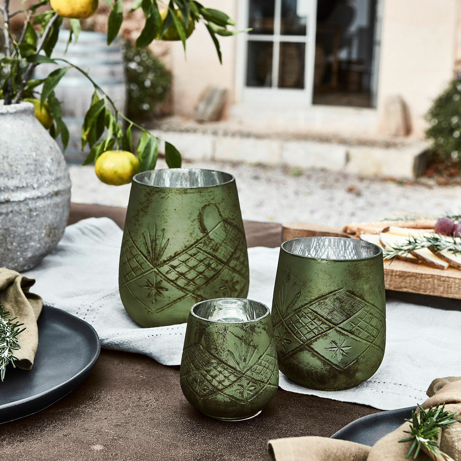 Windlicht set van 3 Vitas Set van drie groene glazen theelichthouders met patroon, rustieke tafeldecoratie