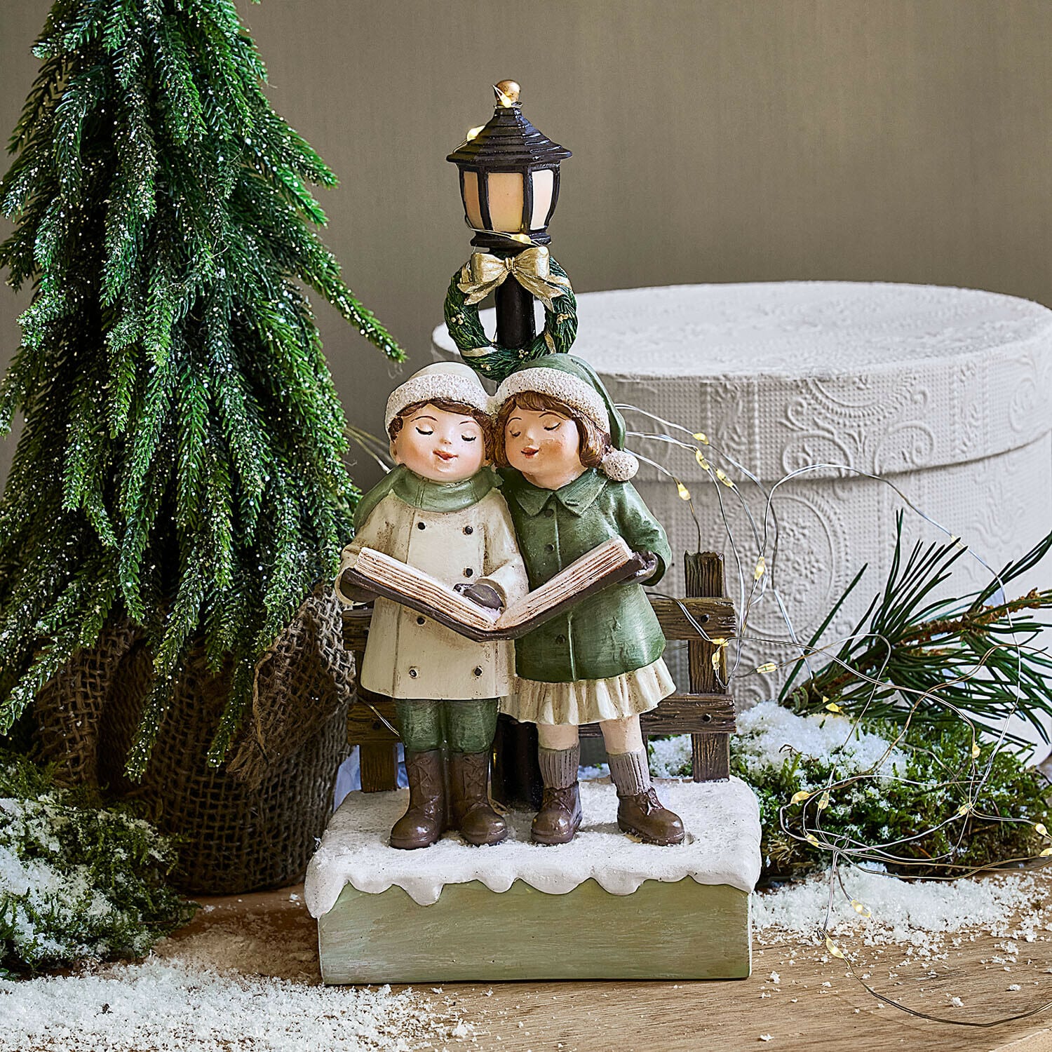Decoratieve kindjes met ledlantaarn Jerries Decoratieve kindjes met ledlantaarn Jerries
