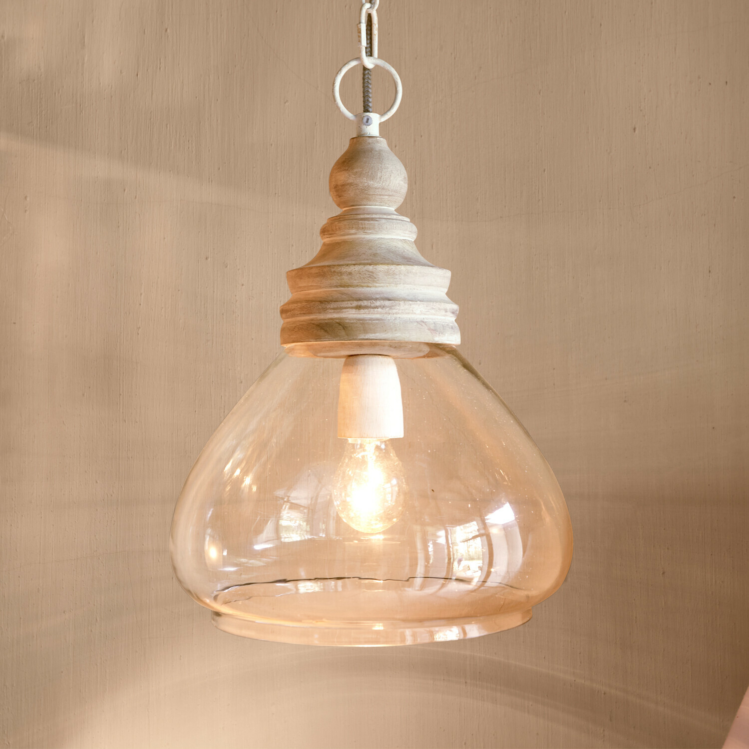 Suspension Pallu Suspension avec abat-jour en verre transparent et partie supérieure en bois naturel clair