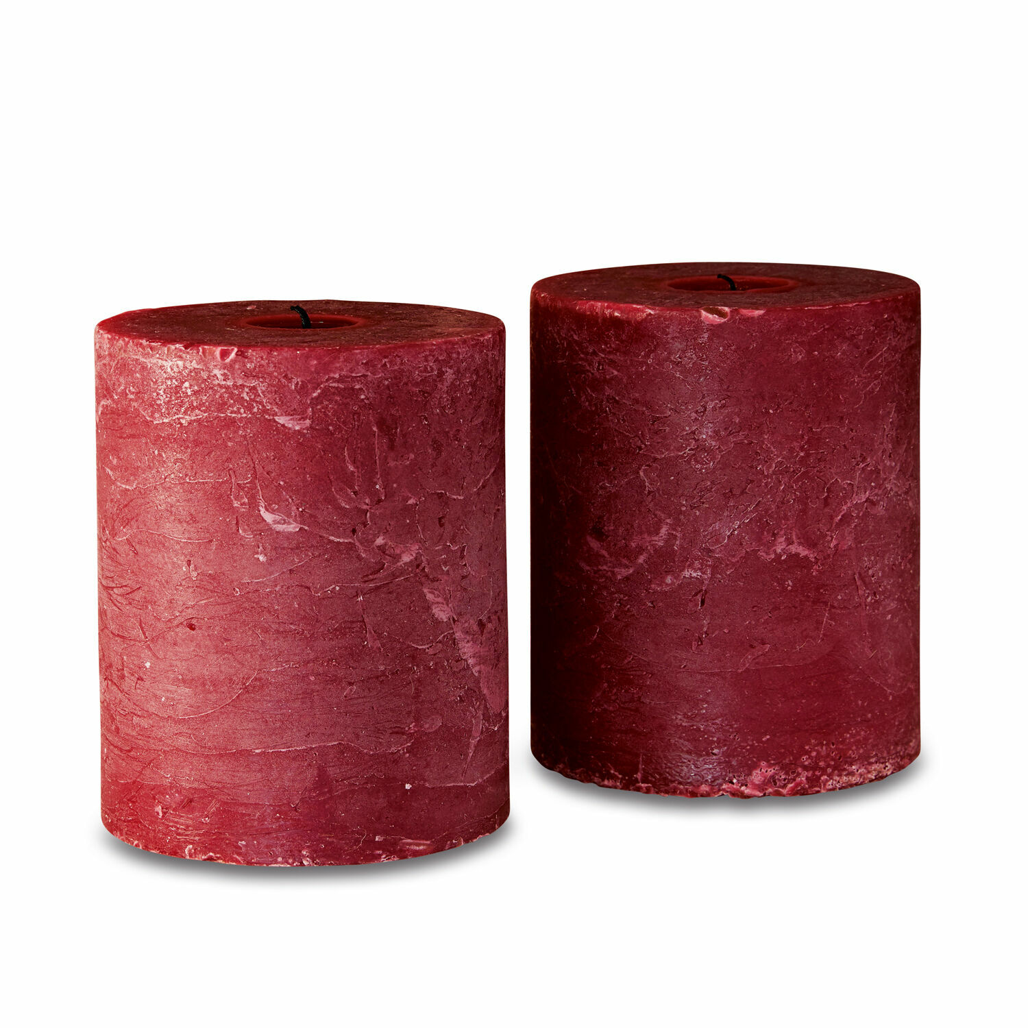 rood Set van twee rode kaarsen van was met rustieke textuur voor sfeervolle decoratie