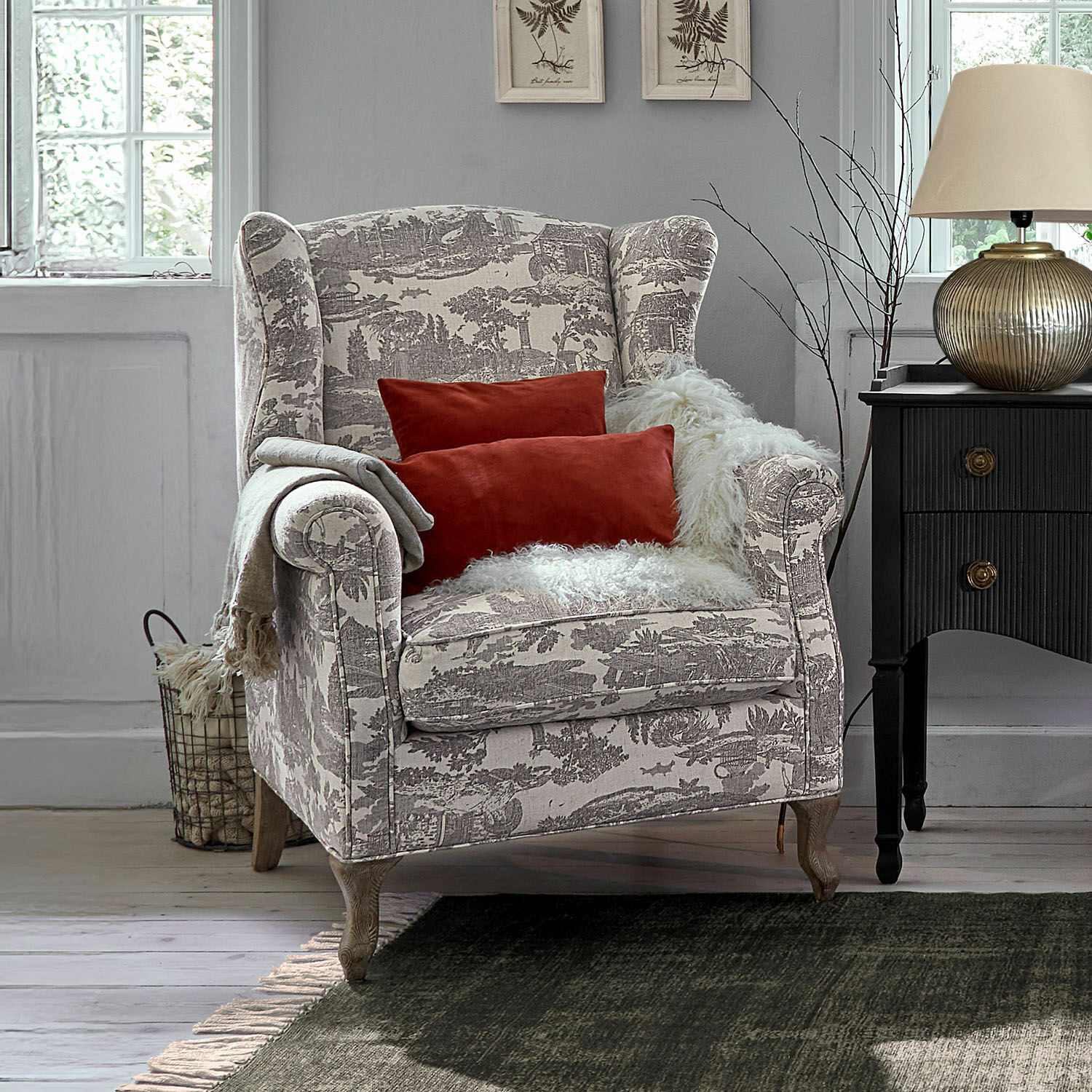 Fauteuil Fallowmere Vintage fauteuil met grijs-beige patroon en rode kussens, comfortabele woonkamerstoel