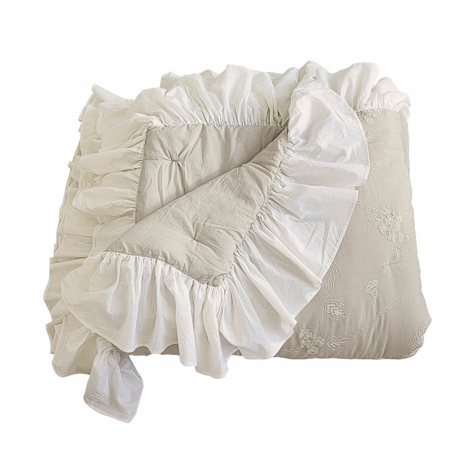 Quilt Clarissa Beige katoenen sprei met witte volant en borduurwerk, decoratief beddengoed