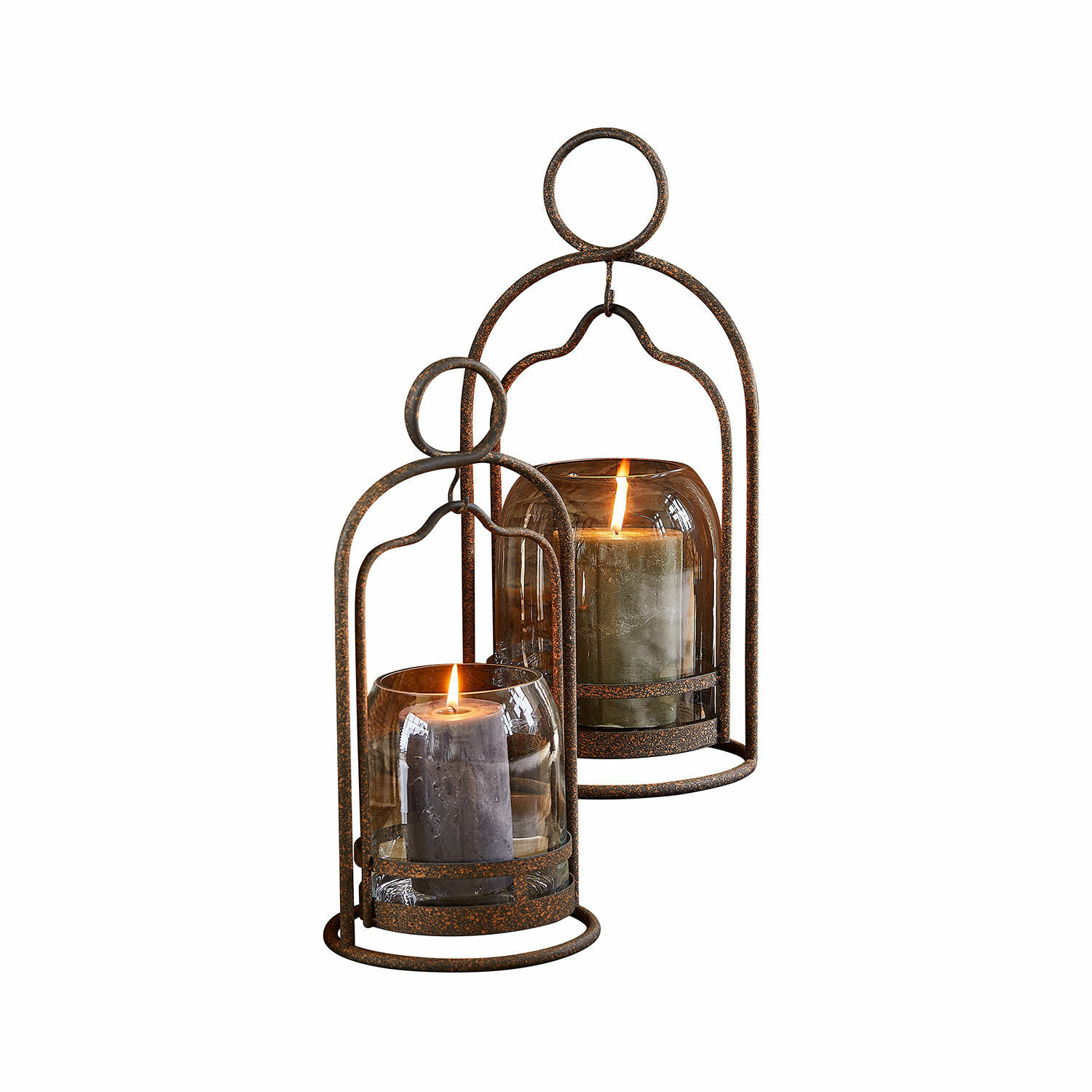 Windlicht set van 2 Émilisse Set van twee roestkleurige metalen en glazen lantaarns met brandende decoratieve kaarsen