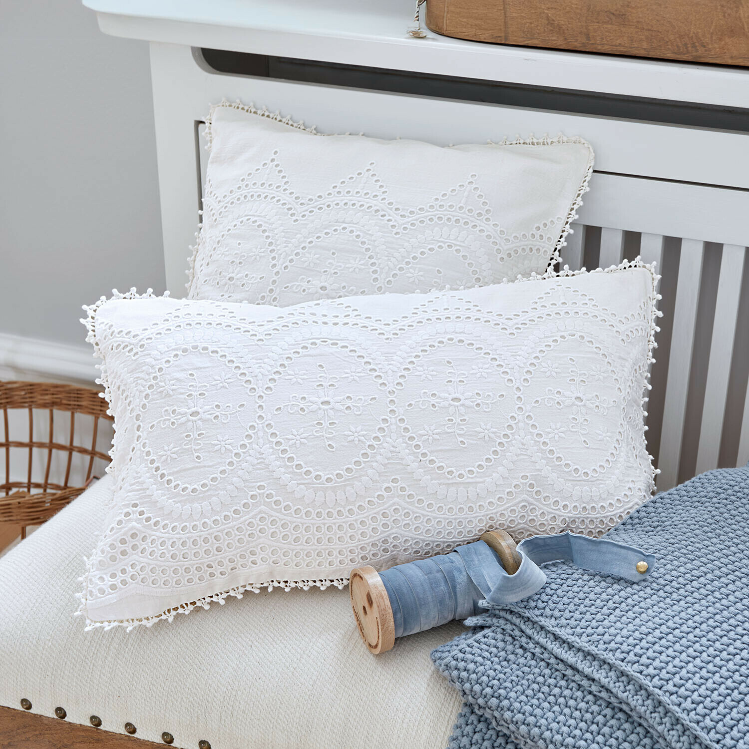 Yelolyio Housse De Coussin Velours Couronne Oliviers Dorés Lettre B - Décoration Esthétique Féminine 50,8 X 50,8 Cm