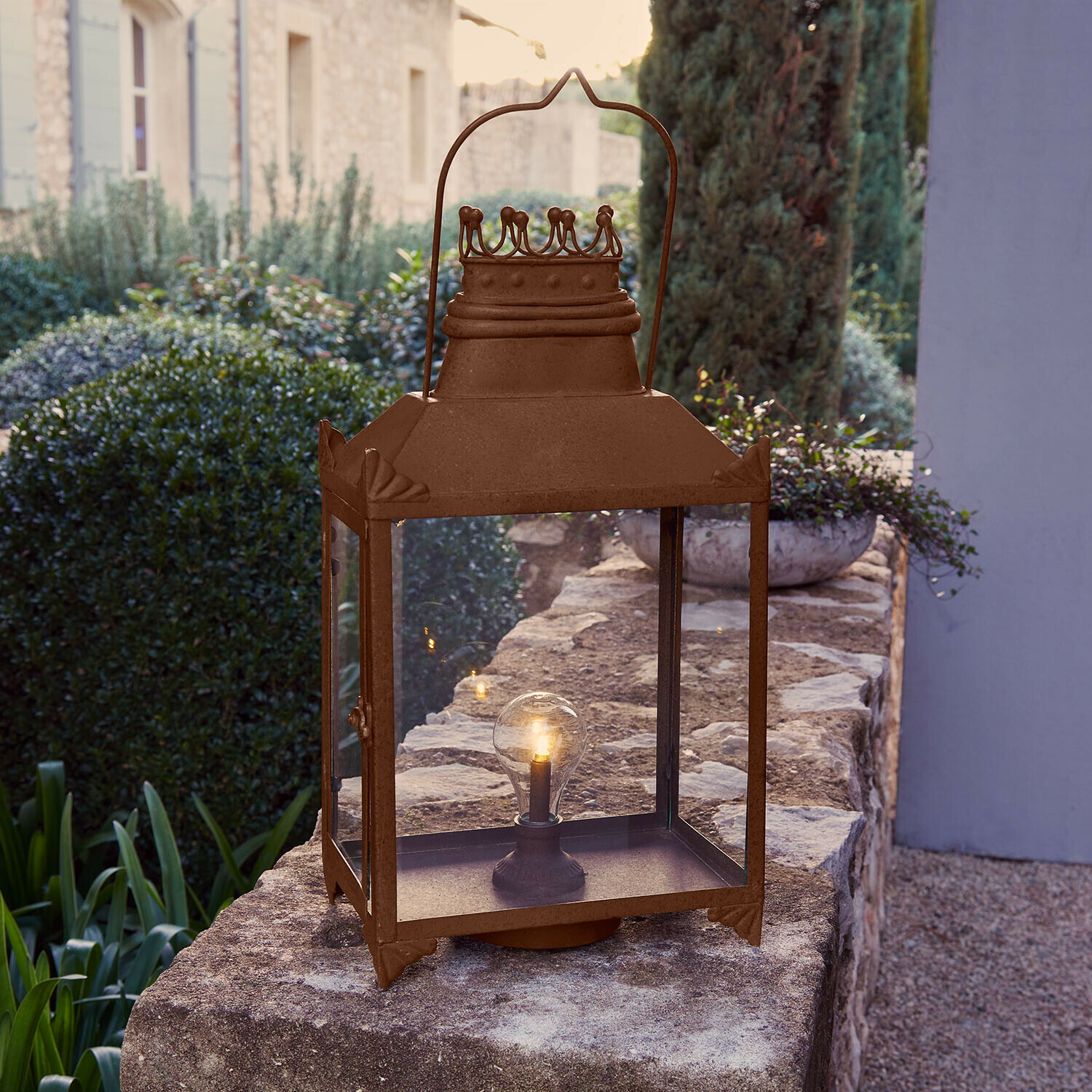 Lanterne LED Volanaïs Lanterne de jardin en métal rouillé avec verre transparent et ampoule LED décorative