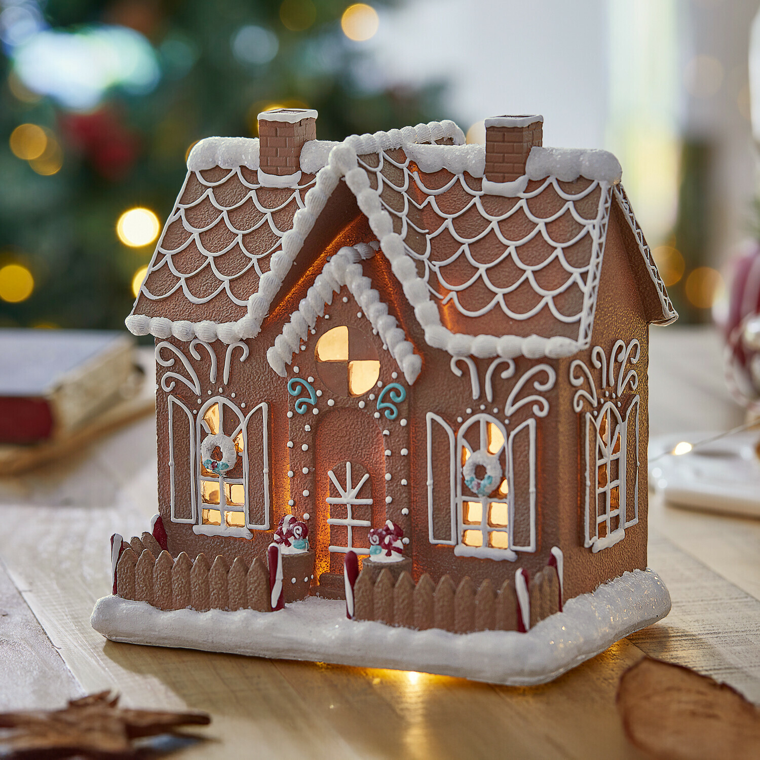 Maison décorative Listras Maison en pain d'épices décorative avec éclairage, brun avec glaçage blanc, décoration de table de Noël