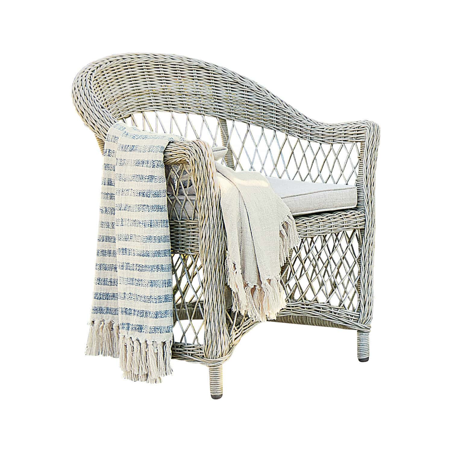 Fauteuil Lézardrieux Fauteuil en rotin clair avec coussin et deux plaids, meuble confortable pour salon ou jardin