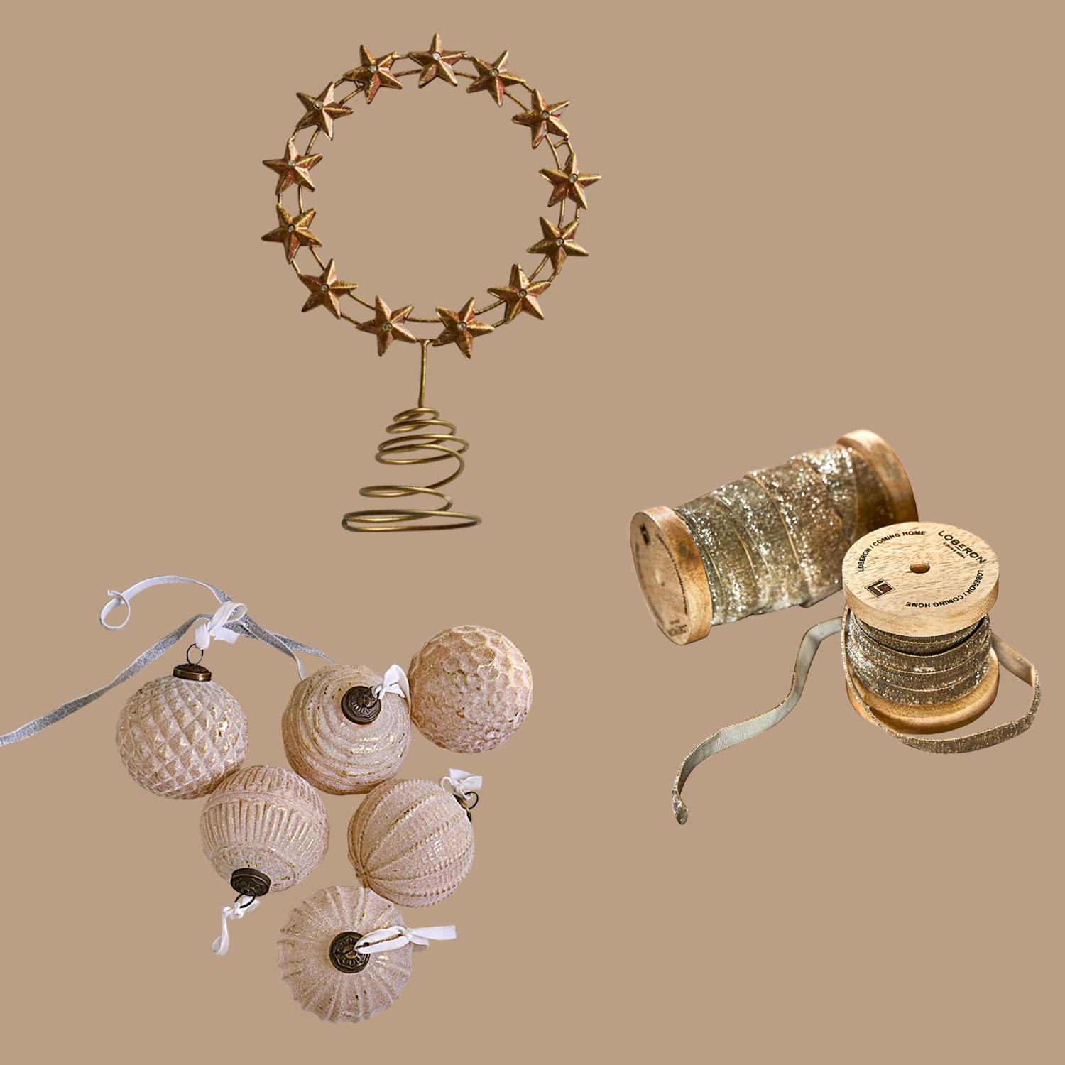 Ensemble de décorations dorées de Noël avec étoile, boules texturées et rubans pailletés