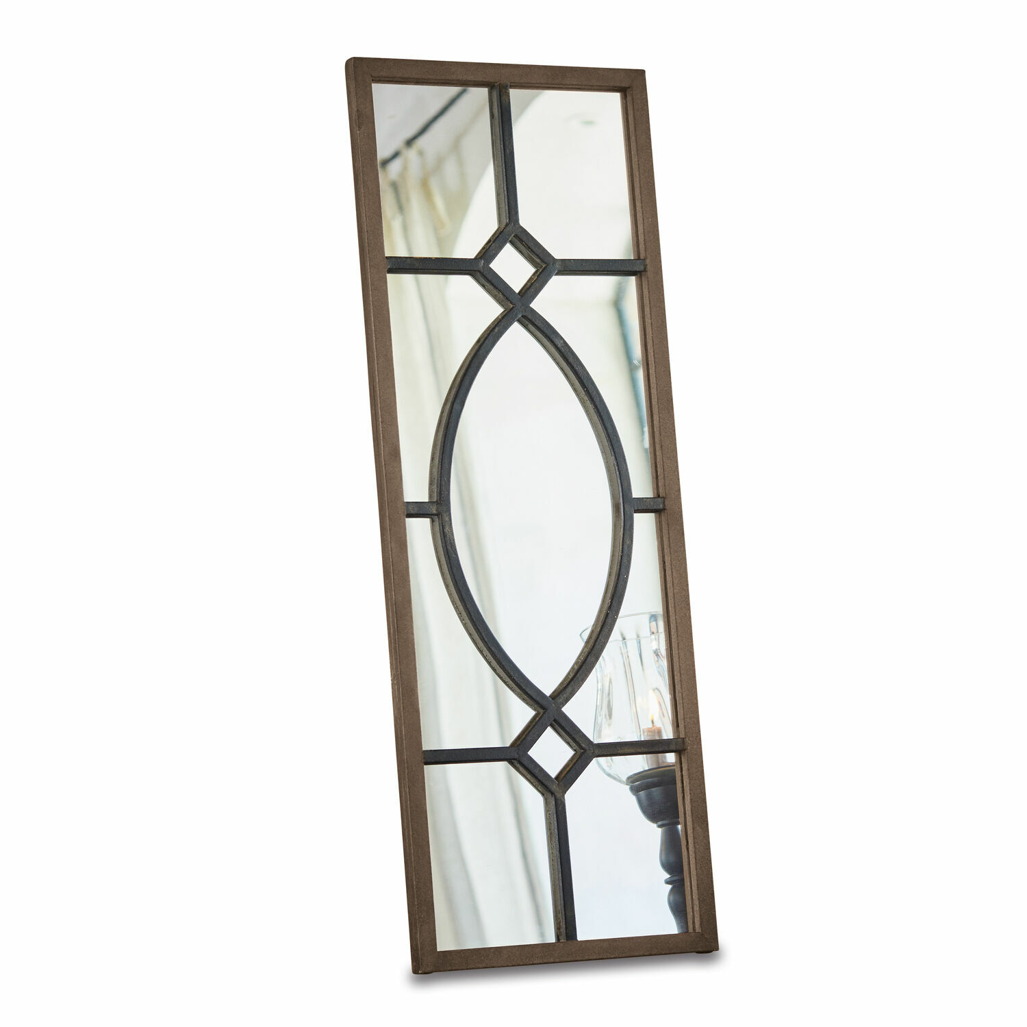 Spiegel Millery Wandspiegel met bruine houten lijst en decoratief metalen patroon voor interieur