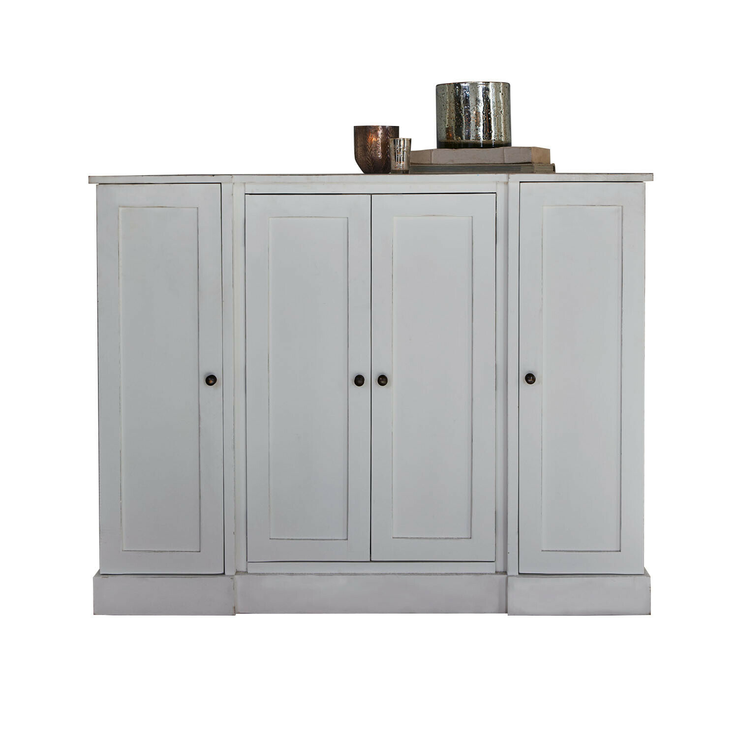 Kastje Greymont Witte houten dressoir met vier deuren en metalen handgrepen voor opbergruimte in de woonkamer