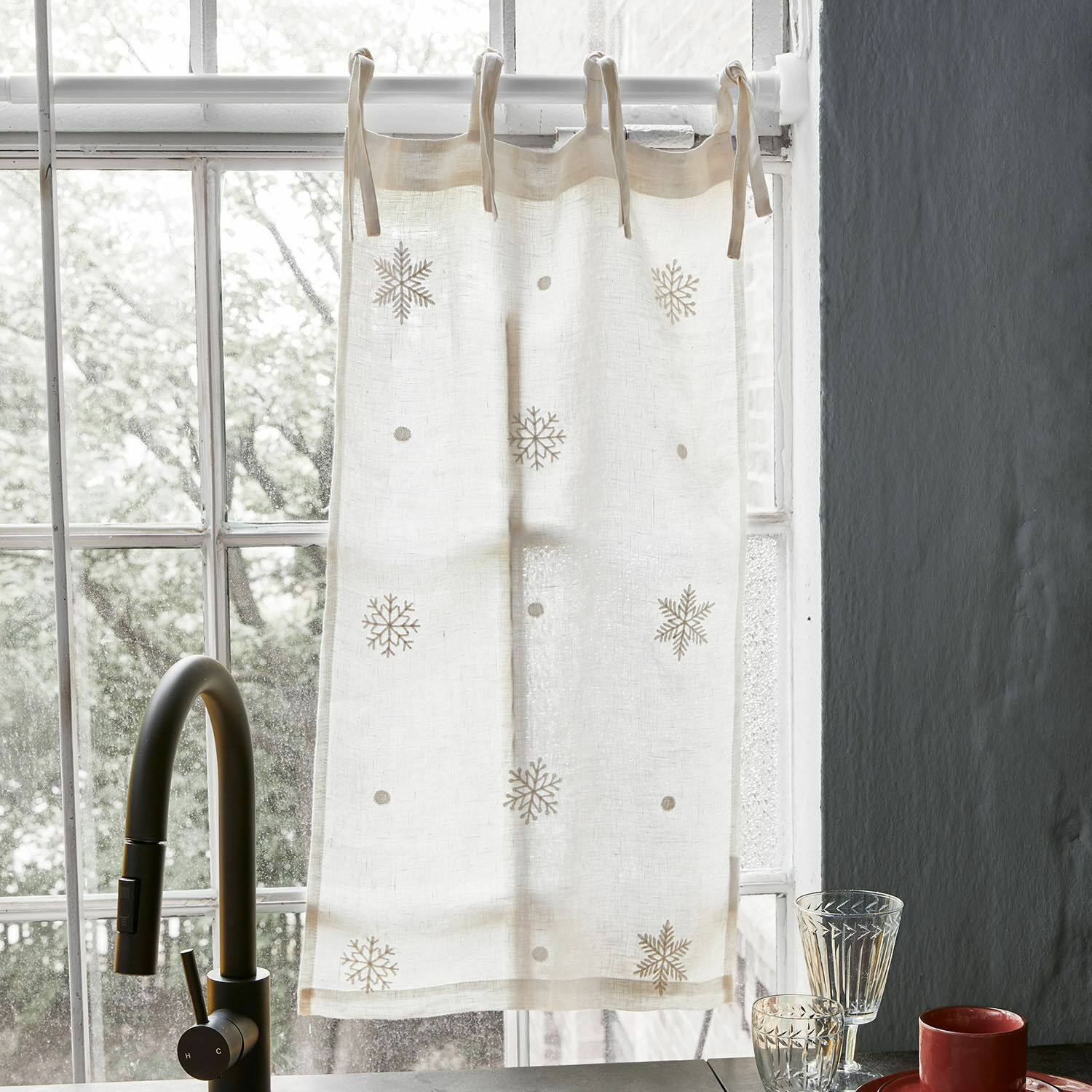Vitrage Rashona Beige linnen gordijn met sneeuwvlokmotief, natuurlijke raamdecoratie voor keuken, lichte stof