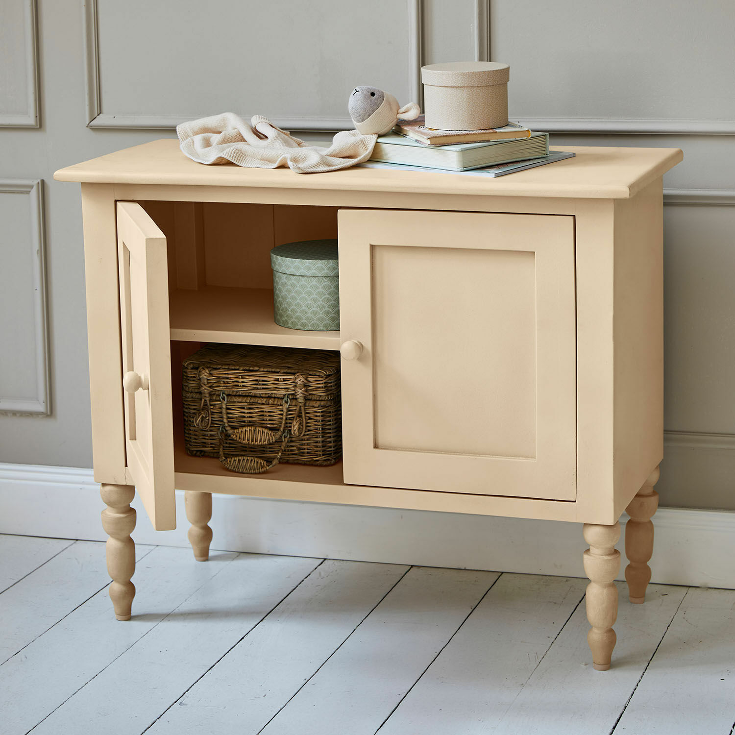 Commode Arlithia