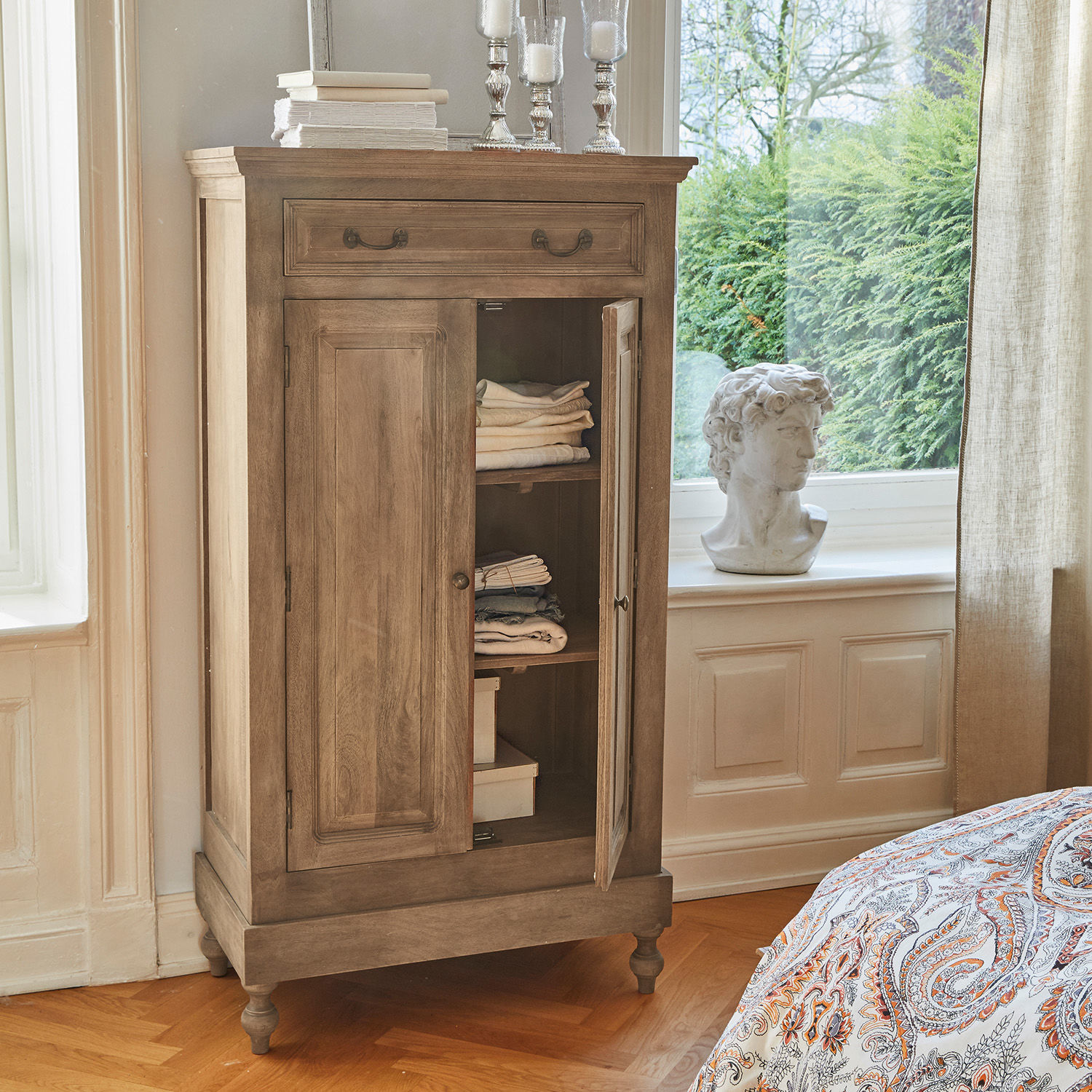 Armoire Bortoni Armoire en bois naturel avec tiroir et portes, meuble de rangement pour chambre à coucher