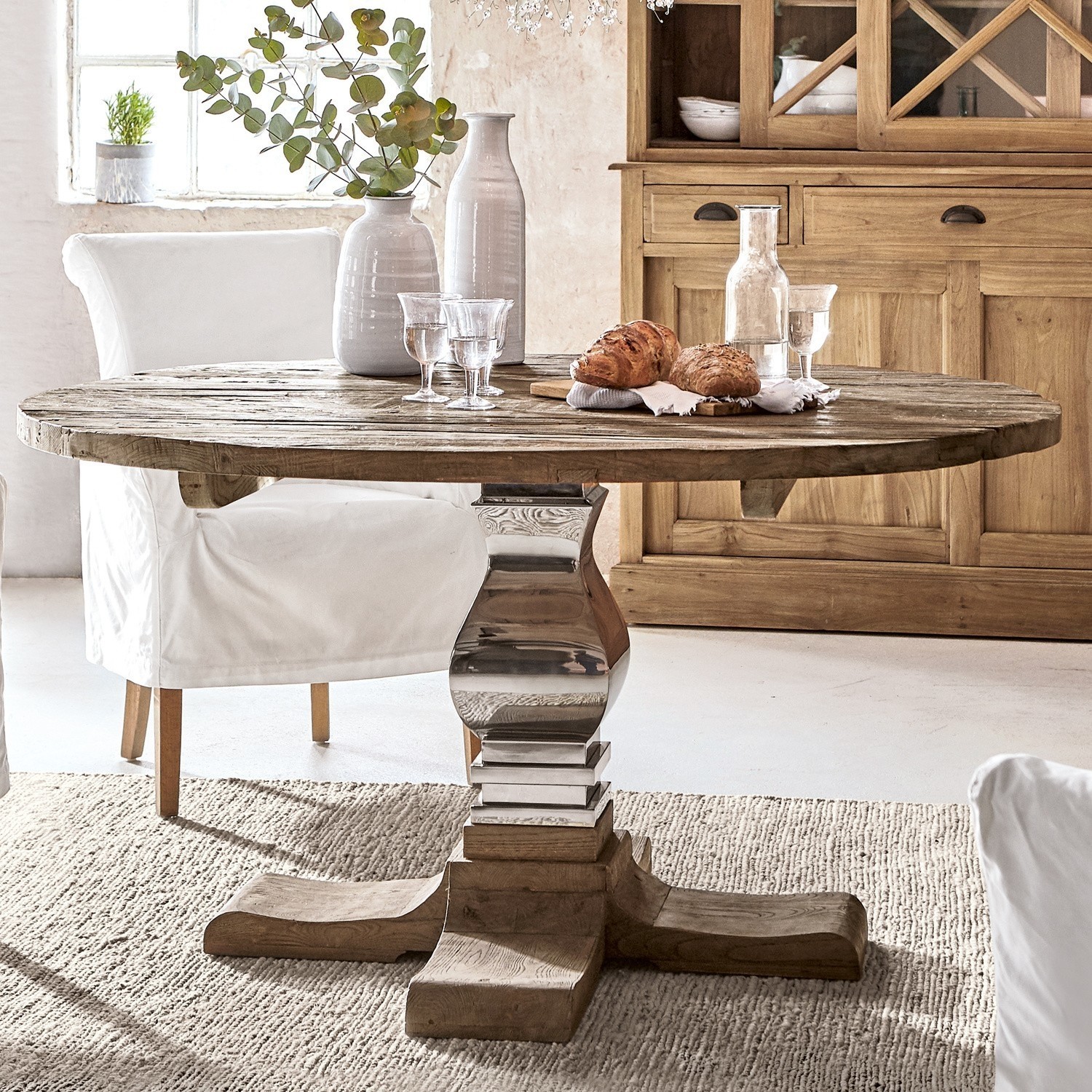 Table ronde avec plateau en bois et pied en métal couleur naturelle pour salle à manger