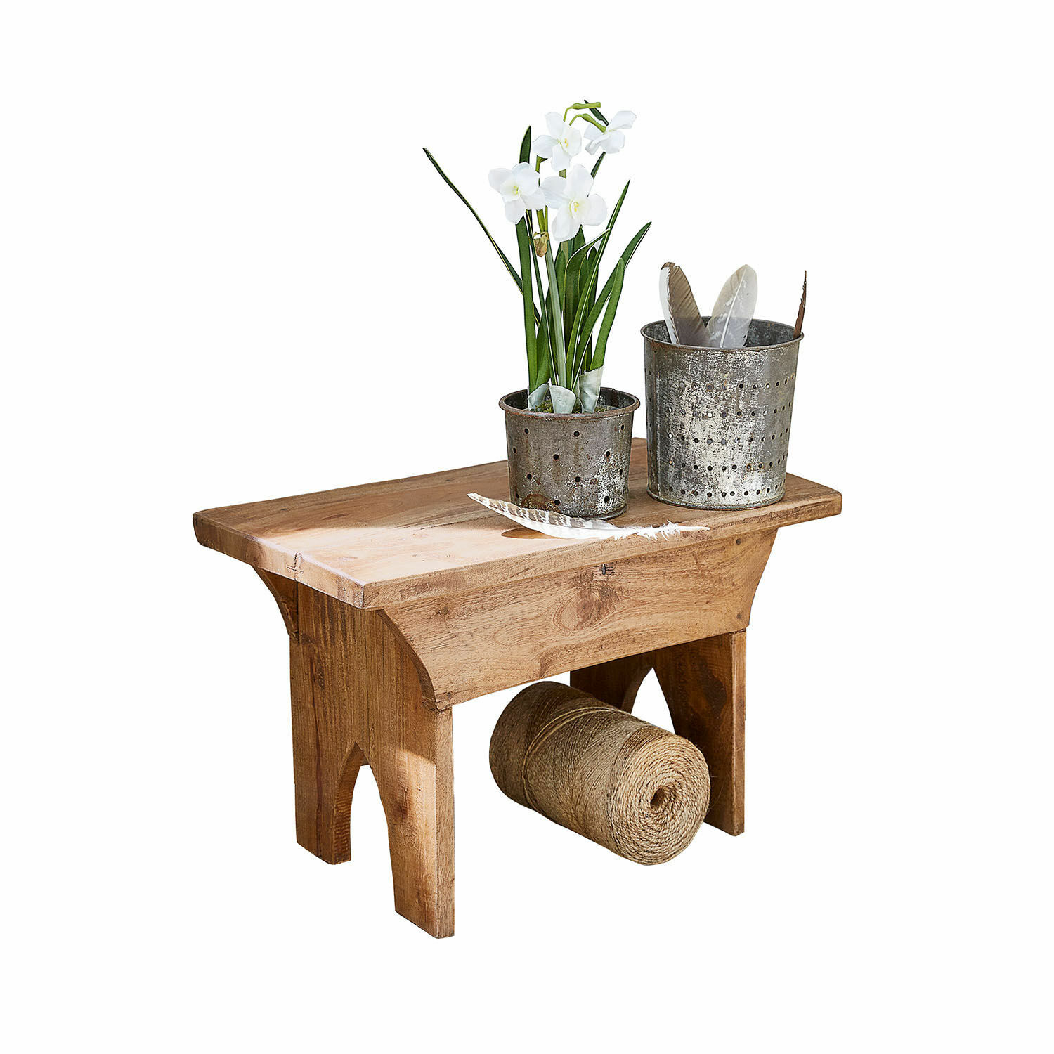 Krukje Hoboken Kleine houten kruk met metalen potten en witte bloemen, natuurlijke houtkleur