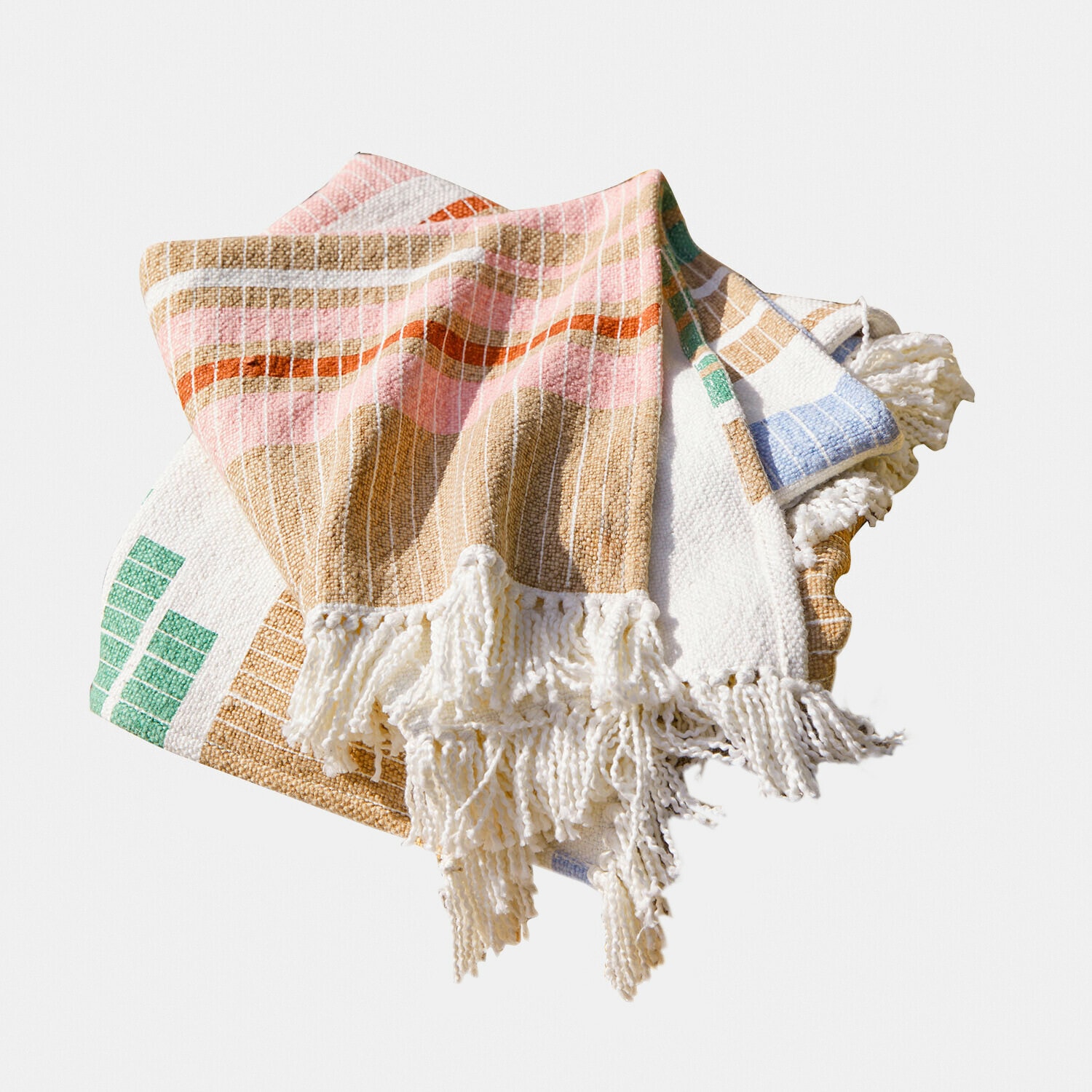 Plaid en coton coloré avec franges aux tons pastel, textile doux et décoratif pour la maison