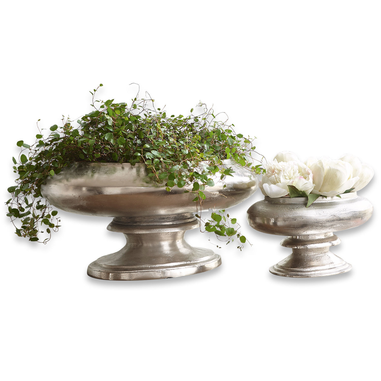 Lot de 2 vases Loyère Deux vases en métal argenté sur pied avec plantes vertes et fleurs blanches pour décoration intérieure