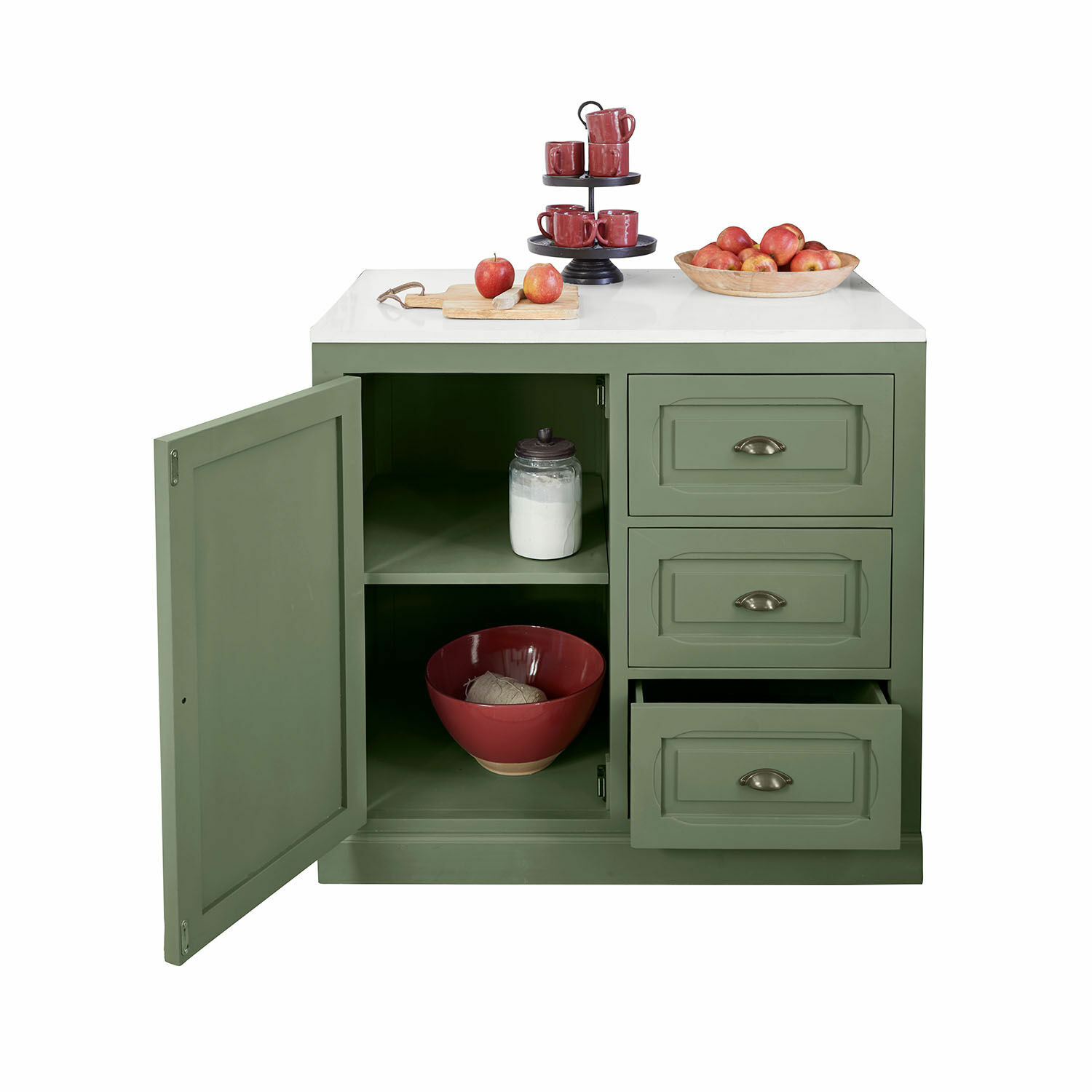 Vaisselier Lansbury Buffet de cuisine vert avec plan de travail blanc, portes et tiroirs ouverts, vaisselle rouge et pommes dessus