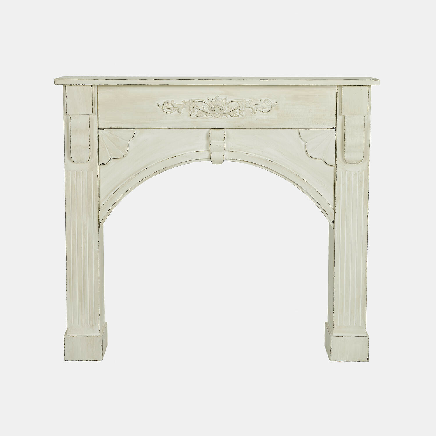 antiekwit Maxwell schoorsteenconsole in antiek wit hout met decoratieve snijwerk en klassieke stijl