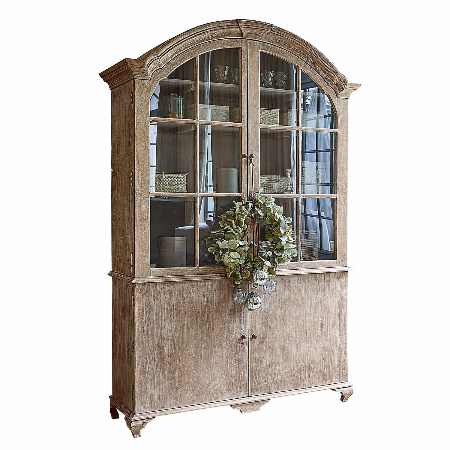 Kast Périmonde Houten vitrinekast met glazen deuren en decoratieve krans in natuurlijke houtkleur